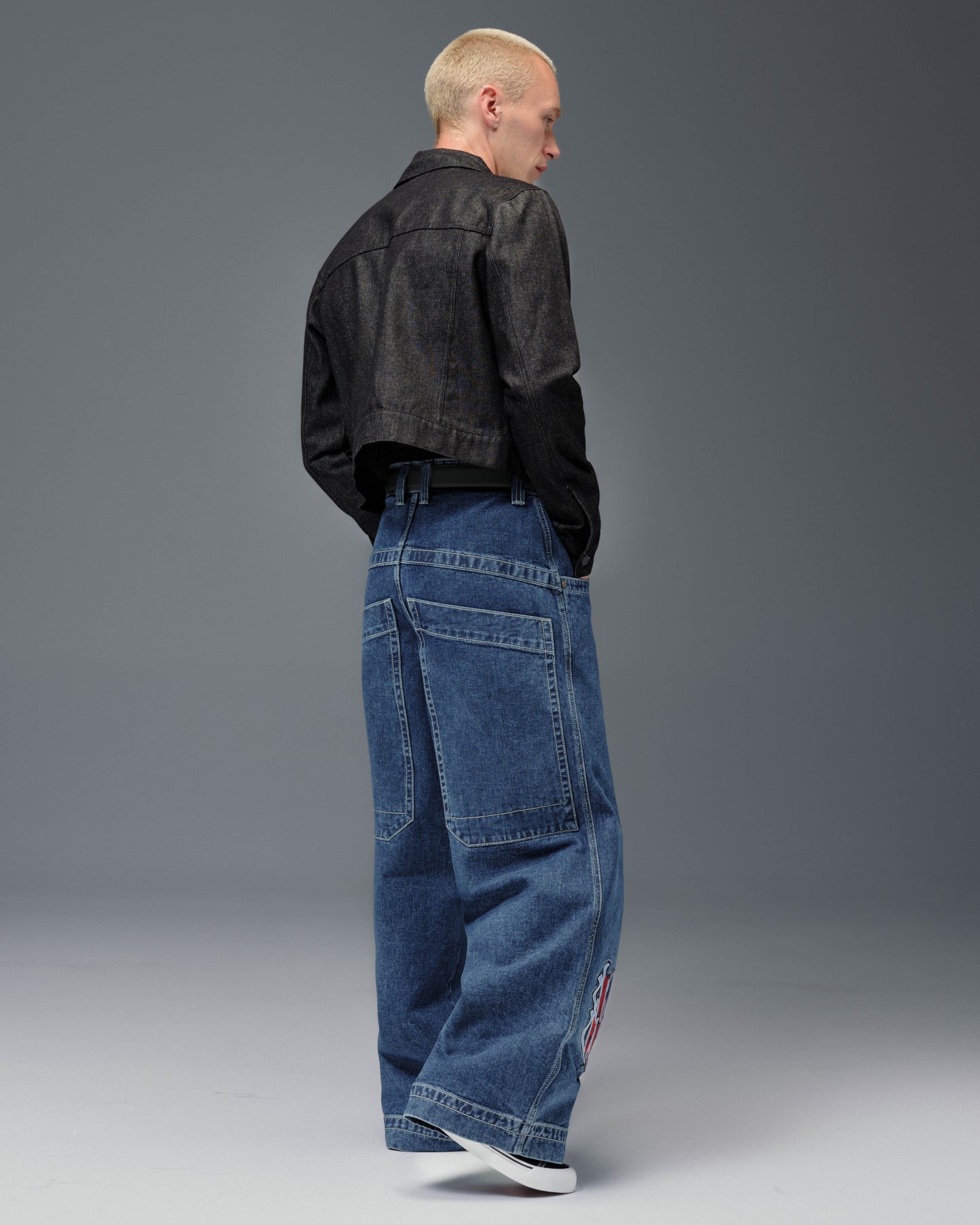 Rollin. 26". Dark Stone.