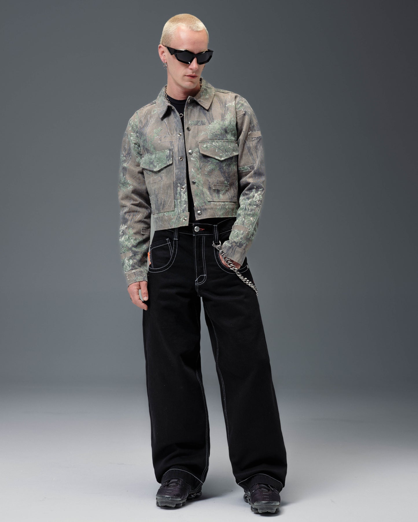 1169 Low Down Deck. 20". Jet Black.