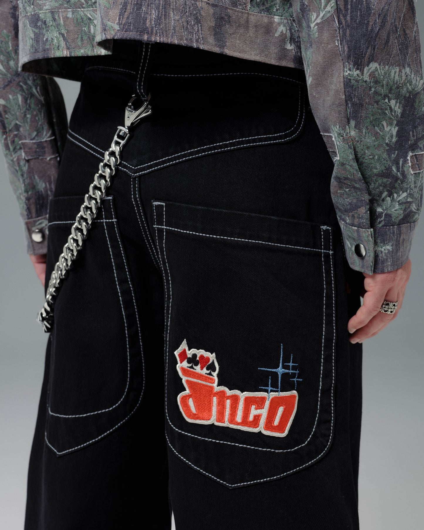 1169 Low Down Deck. 20". Jet Black.