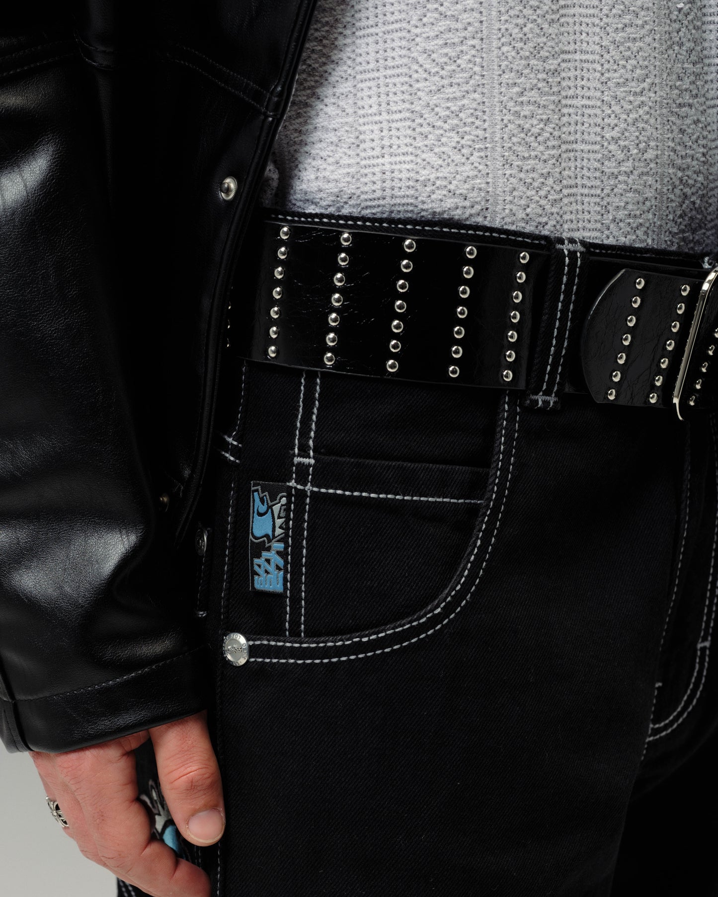 1179 Easy Wide Pipes. 23". Jet Black.