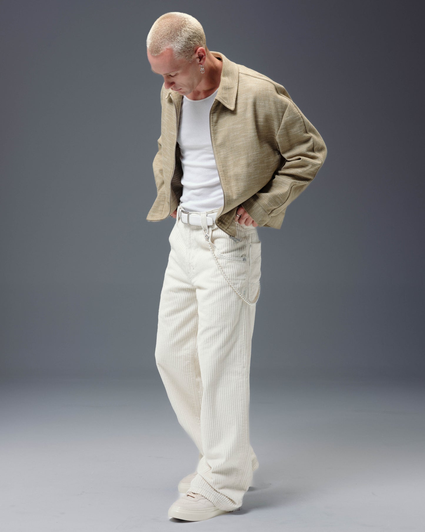 1179 Easy Wide Pipes. 23". 4 Wale Corduroy. Tofu.