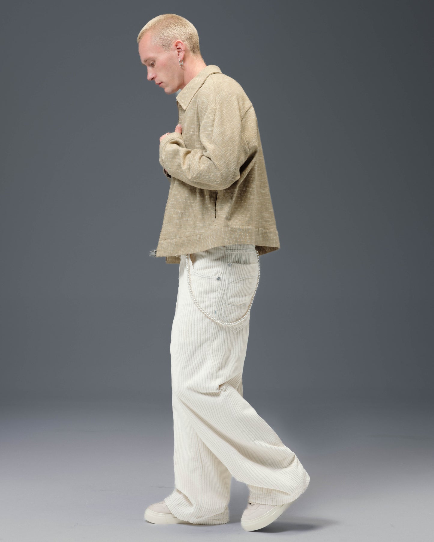 1179 Easy Wide Pipes. 23". 4 Wale Corduroy. Tofu.