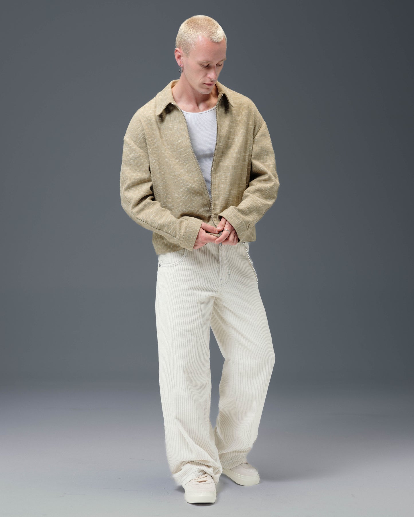 1179 Easy Wide Pipes. 23". 4 Wale Corduroy. Tofu.