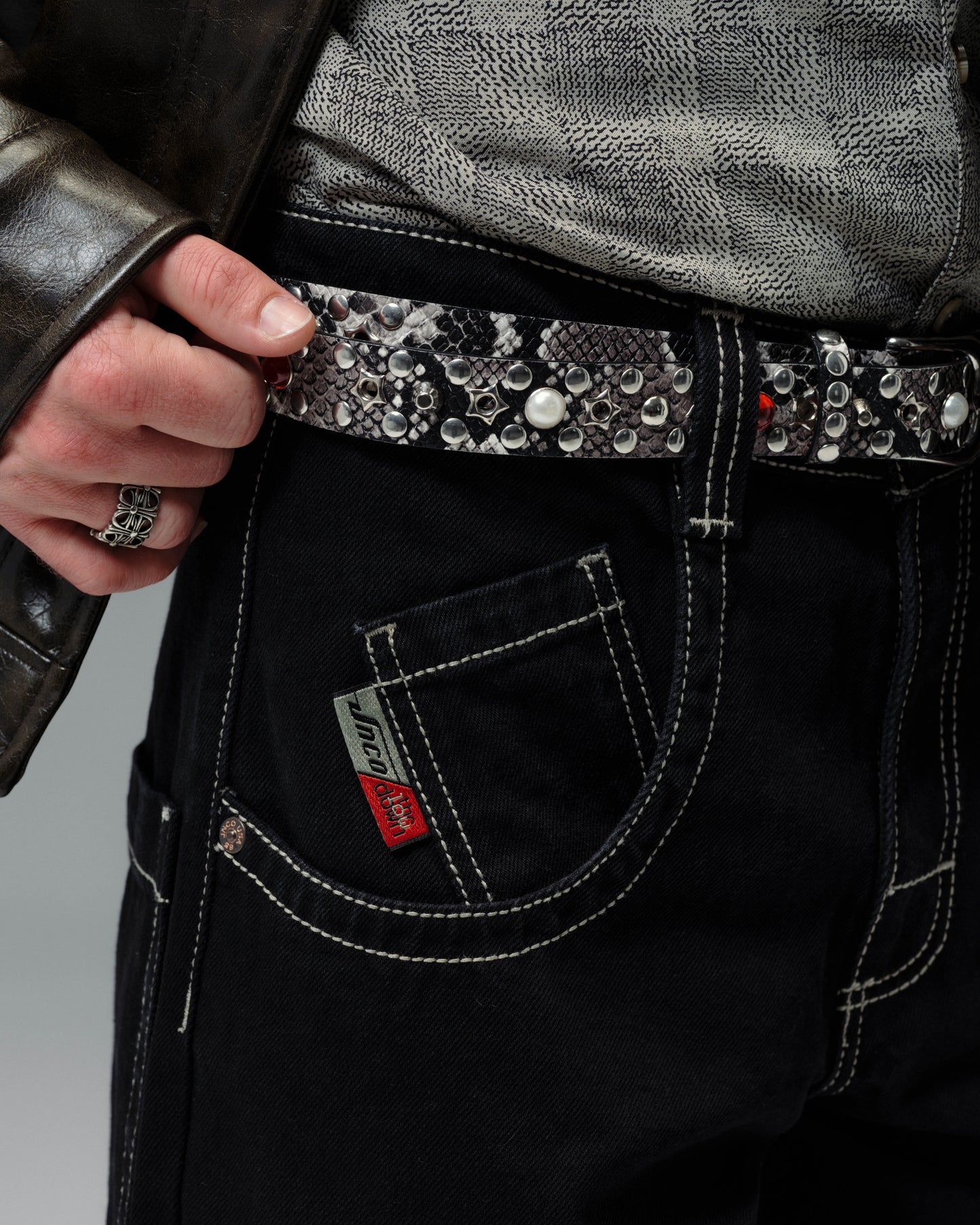 169 Low Down. 20". Jet Black.