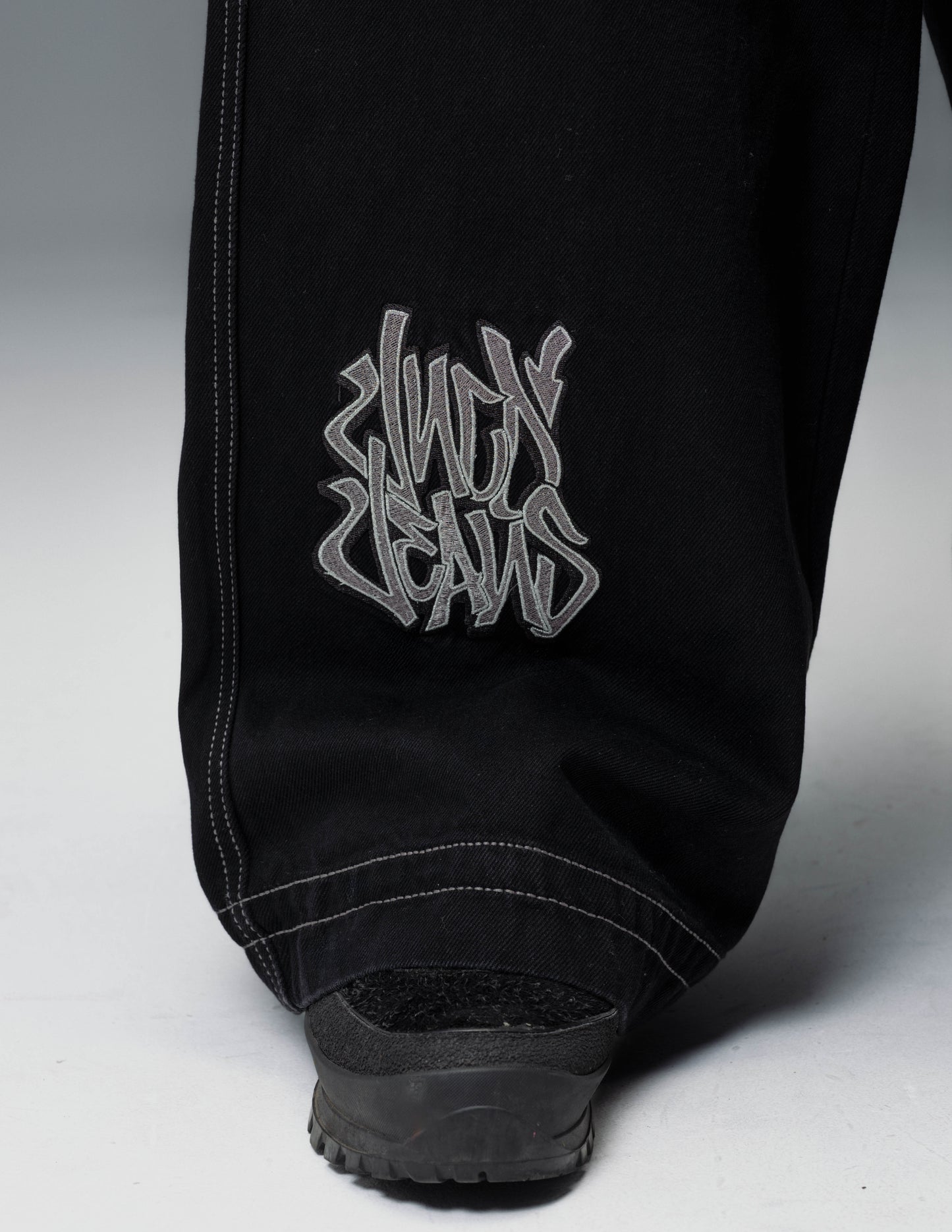 Rollin. 26". Jet Black.