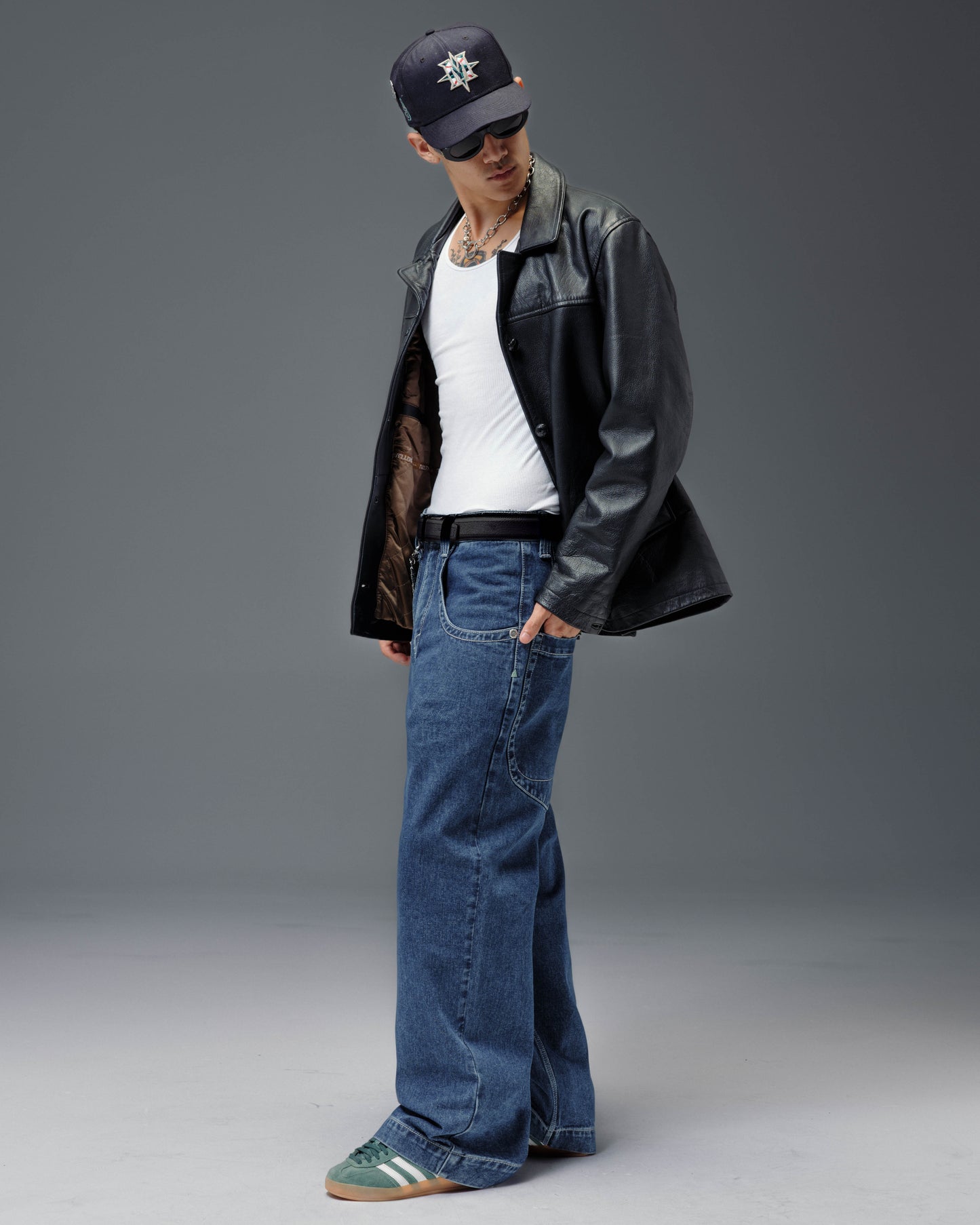 1169 Low Down Deck. 20". Dark Stone.