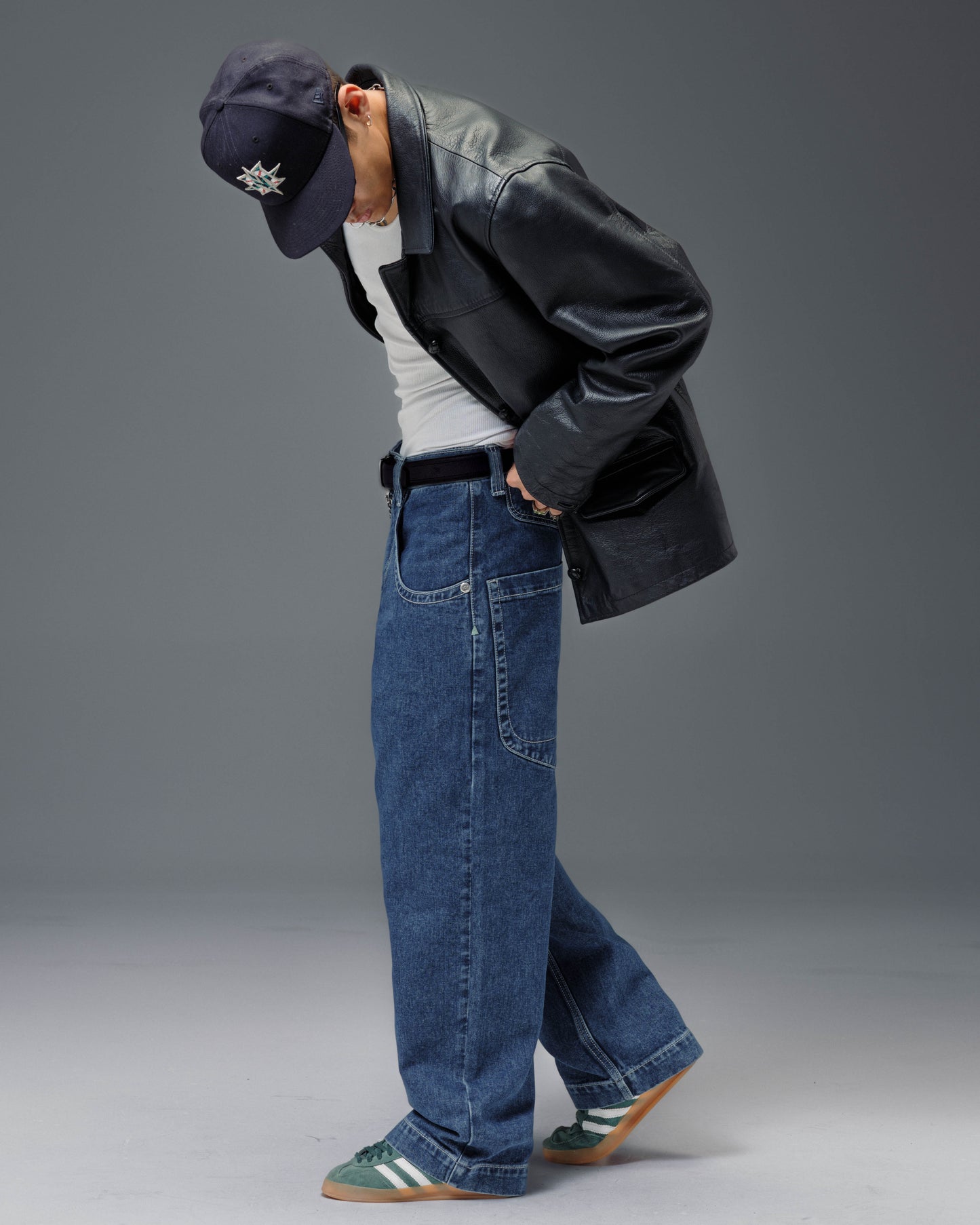 1169 Low Down Deck. 20". Dark Stone.