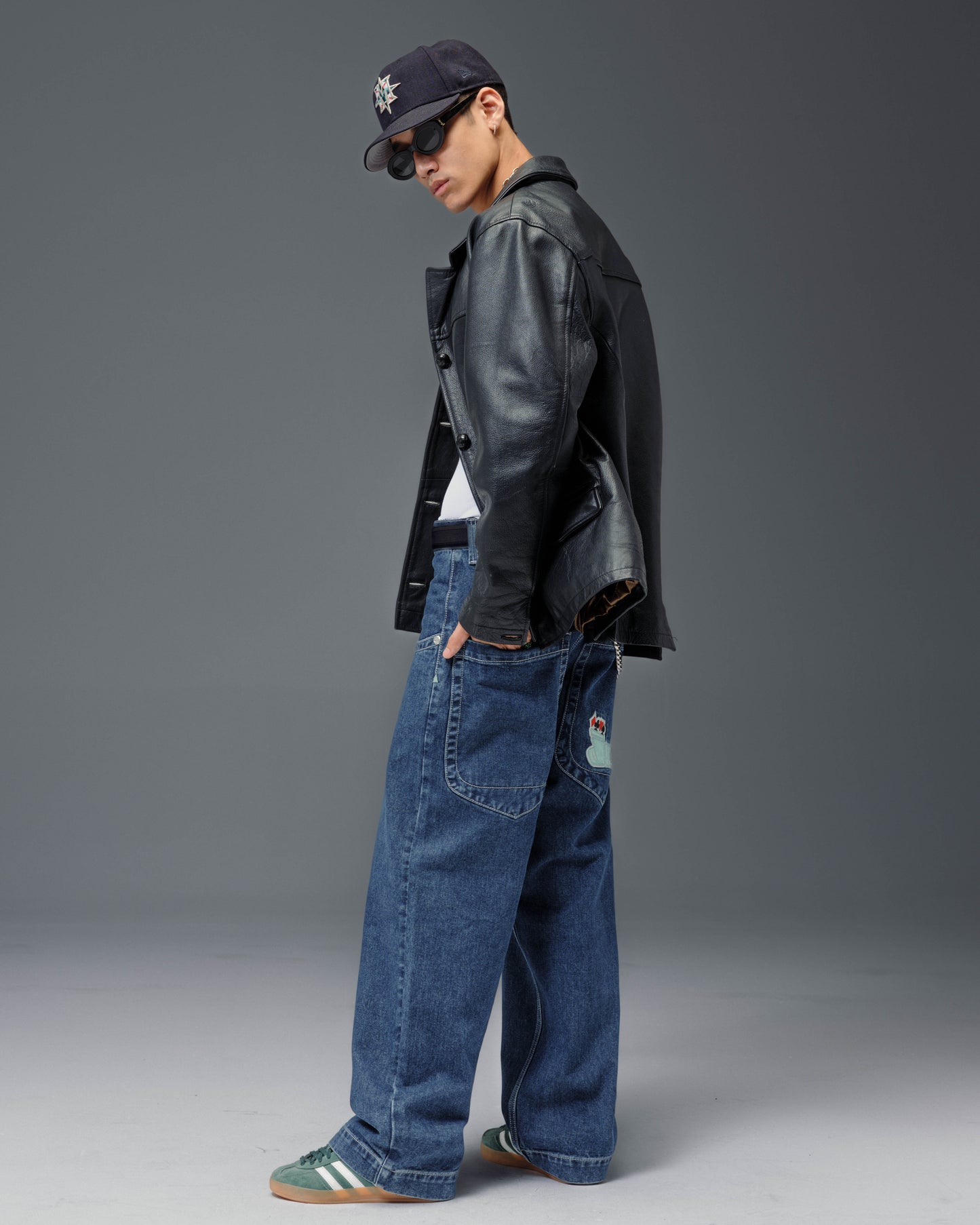 1169 Low Down Deck. 20". Dark Stone.