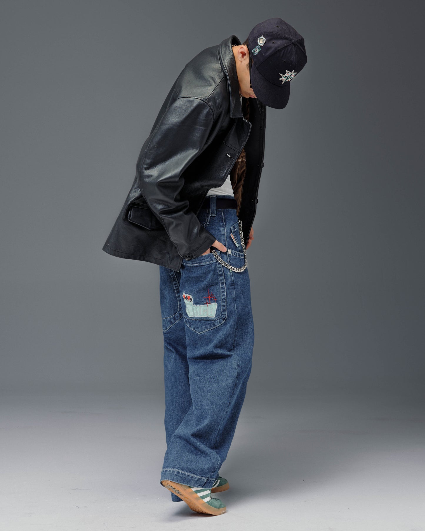 1169 Low Down Deck. 20". Dark Stone.