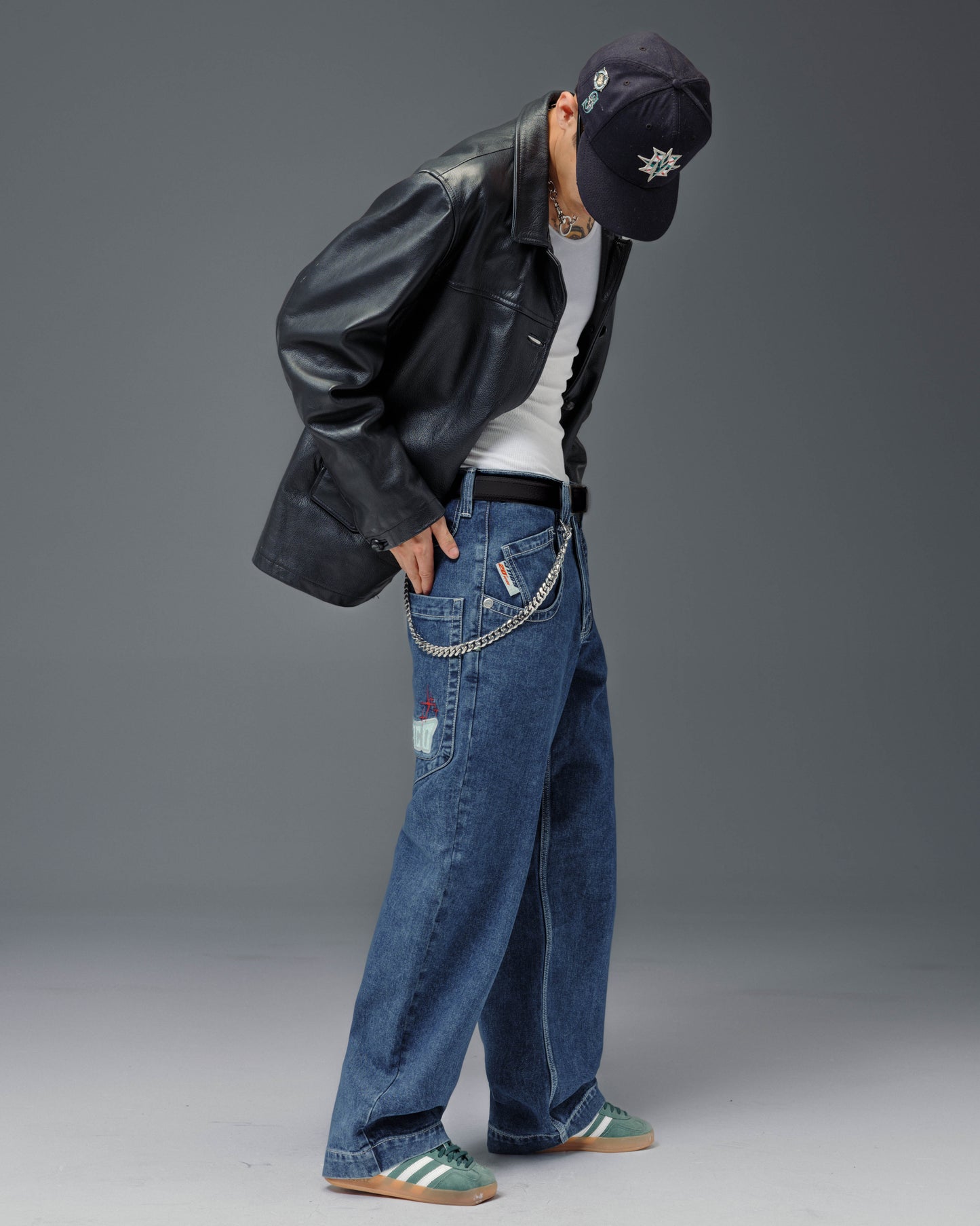 1169 Low Down Deck. 20". Dark Stone.