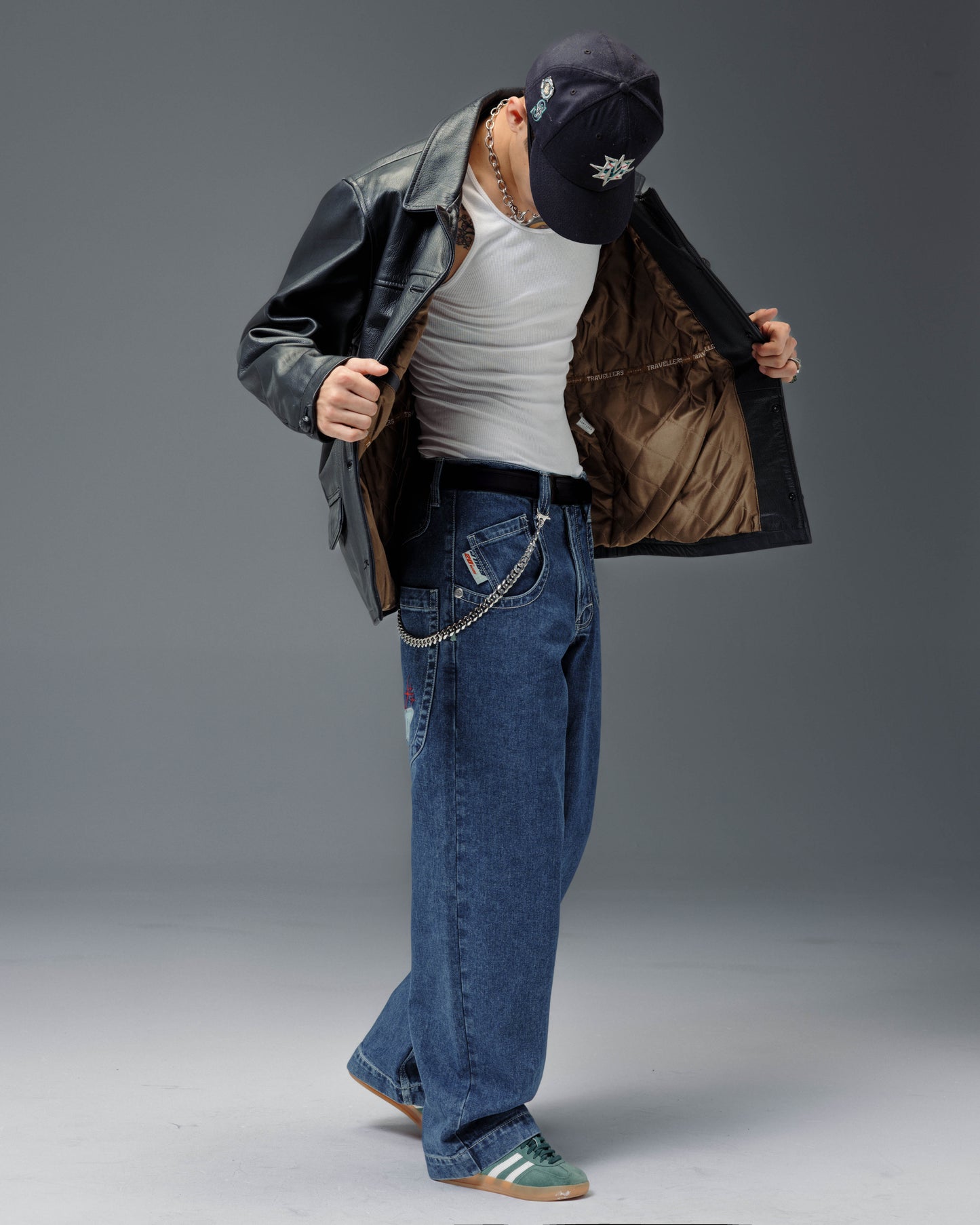 1169 Low Down Deck. 20". Dark Stone.