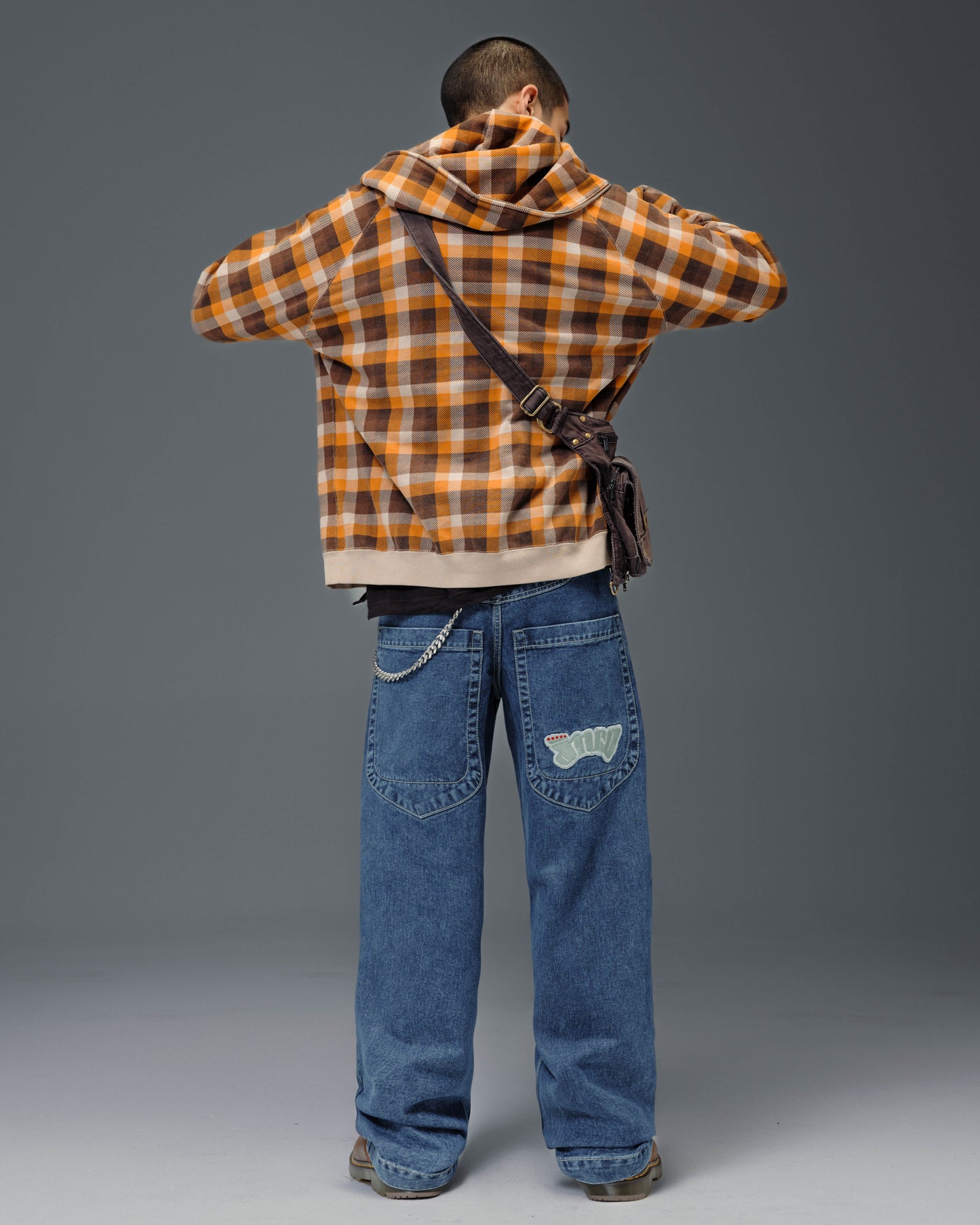 169 Low Down. 20". Dark Stone.