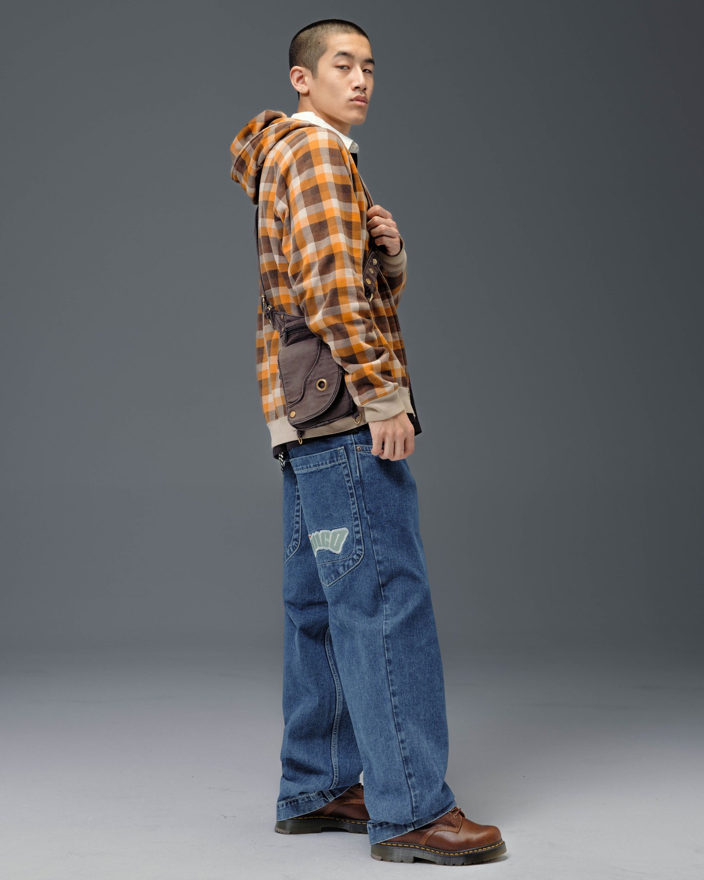 169 Low Down. 20". Dark Stone.