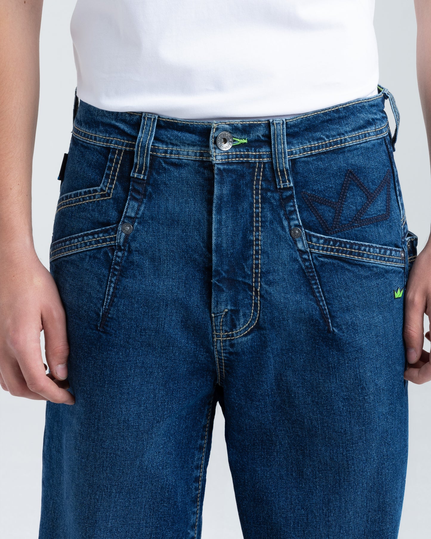 Hauler. 23". Hand-Sand Dark Stone.