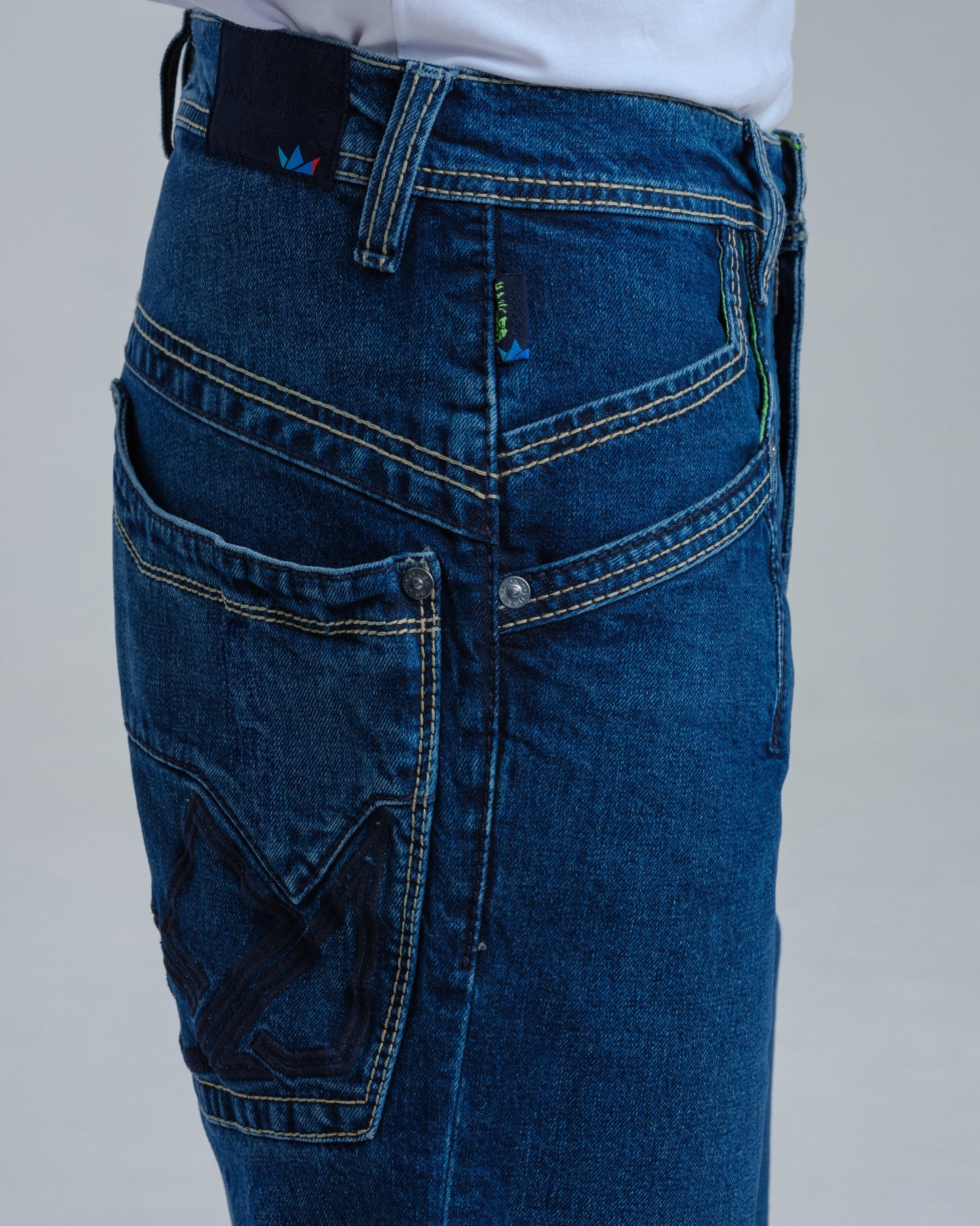 Hauler. 23". Hand-Sand Dark Stone.