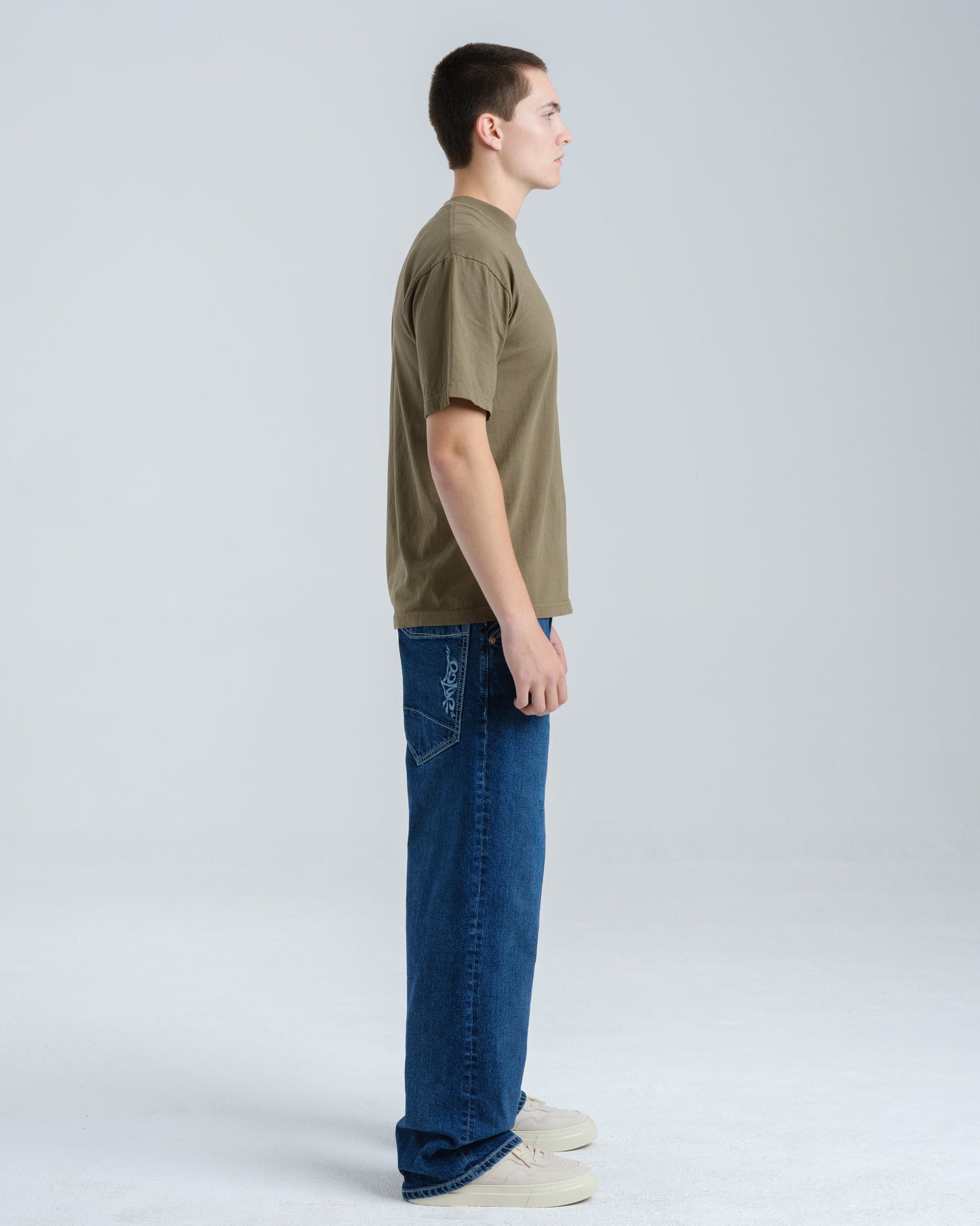 Pivot. 21". Hand-Sand Dark Stone.