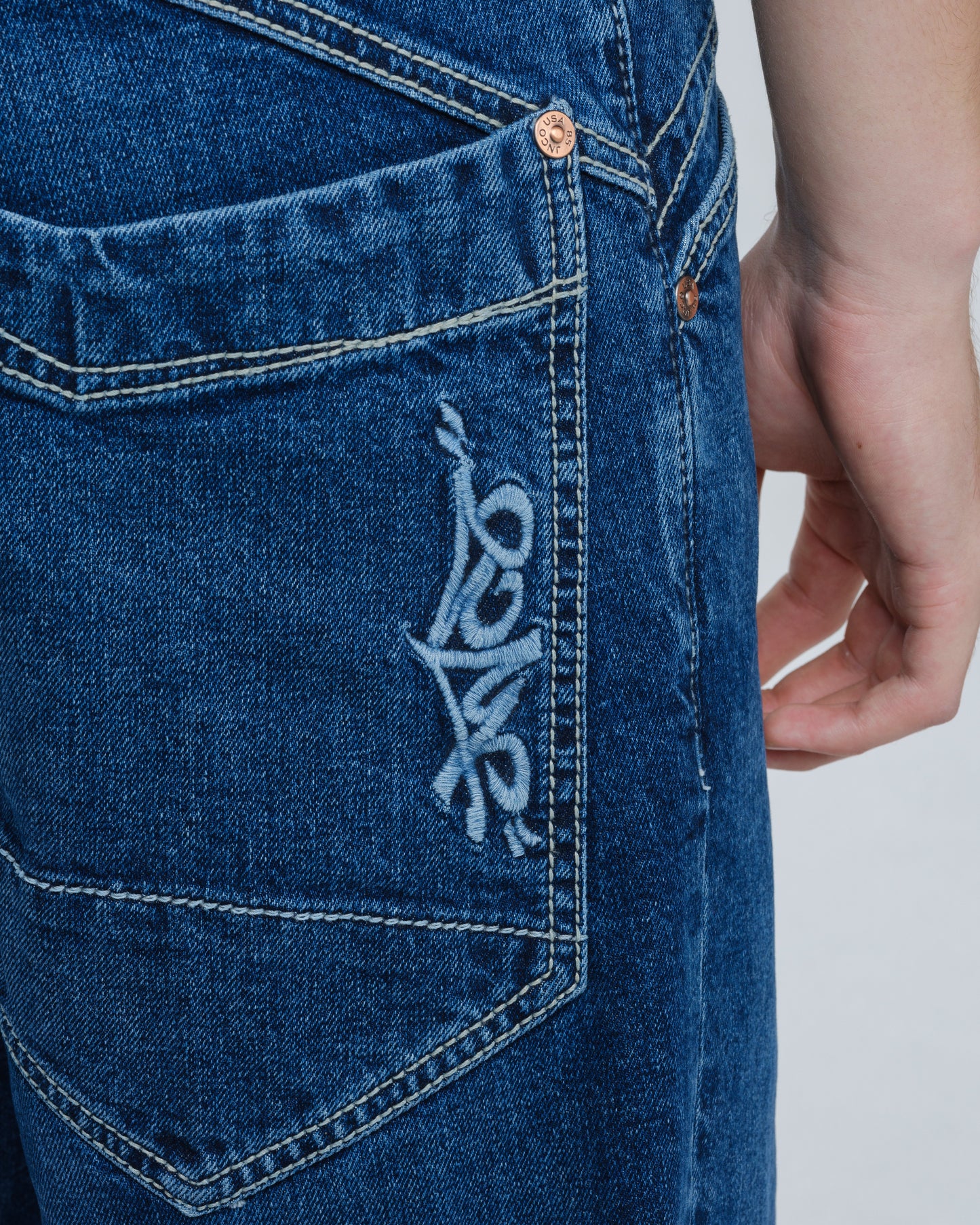 Pivot. 21". Hand-Sand Dark Stone.