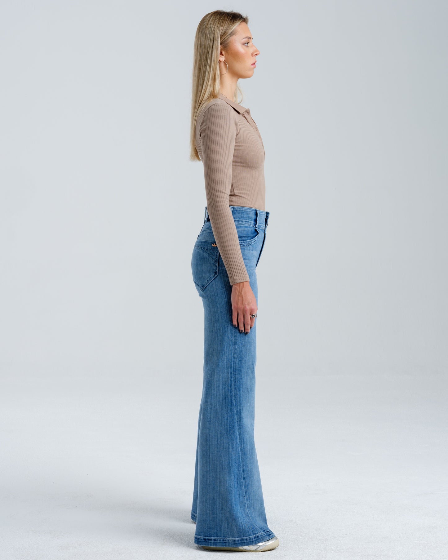 Carnelian. 28". Vintage.