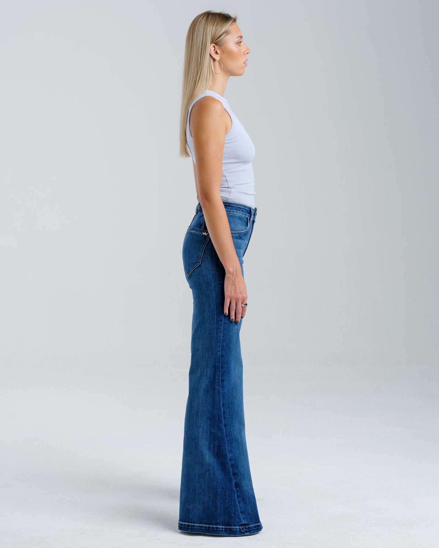 Vivianite. 28". Hand-Sand Dark Stone.