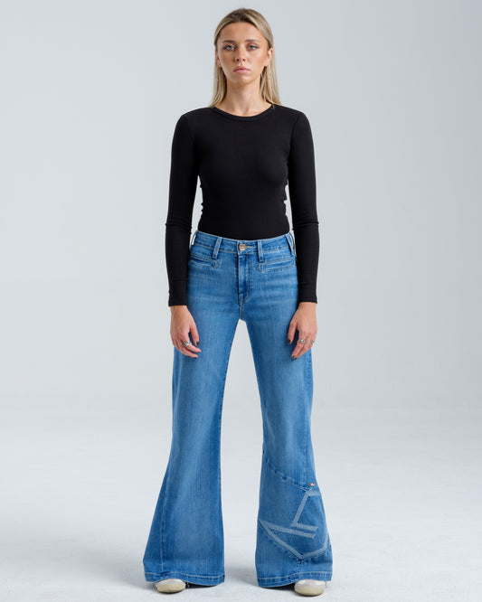 Kyanite. 30". Antique.