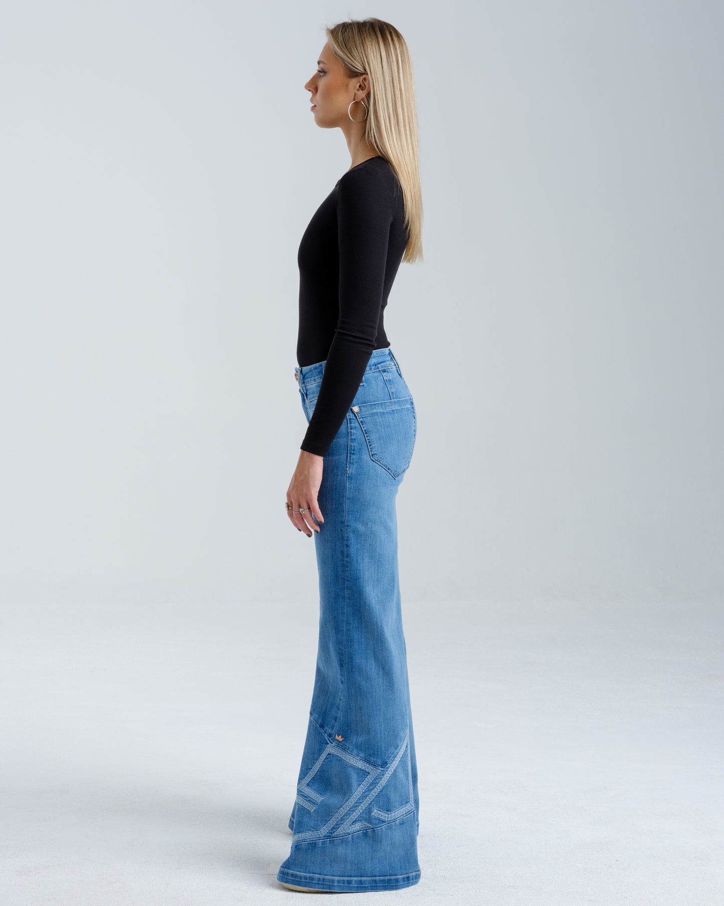 Kyanite. 30". Antique.