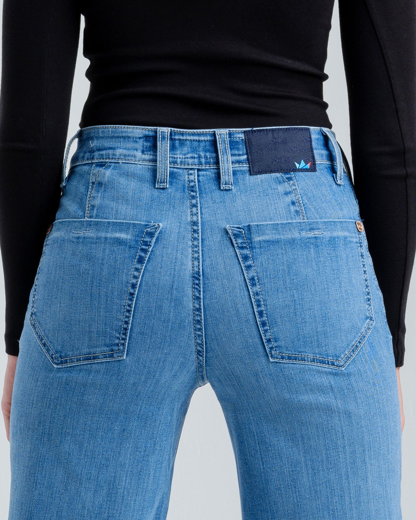 Kyanite. 30". Antique.