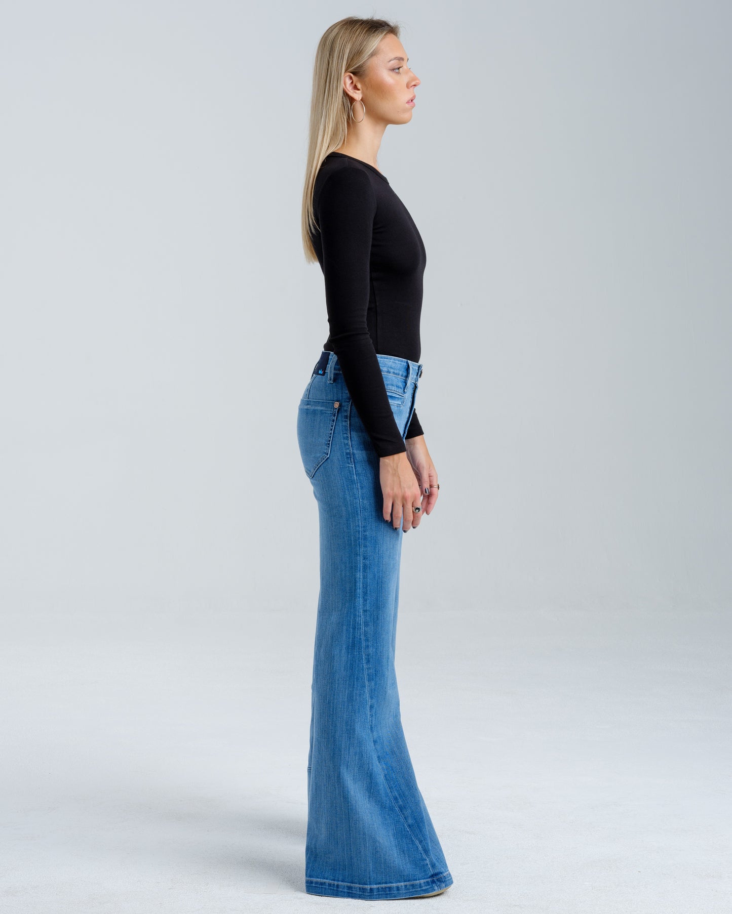 Kyanite. 30". Antique.