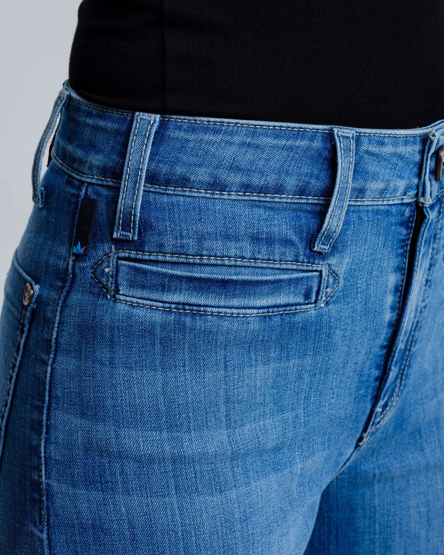 Kyanite. 30". Antique.