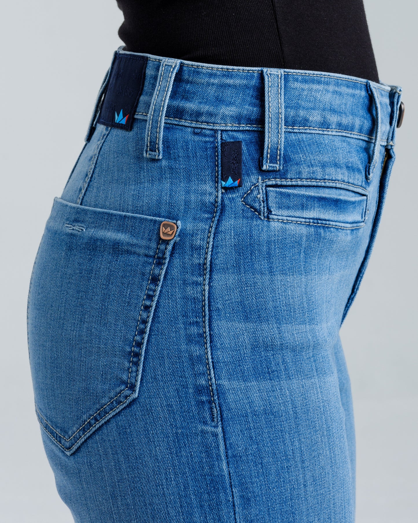 Kyanite. 30". Antique.