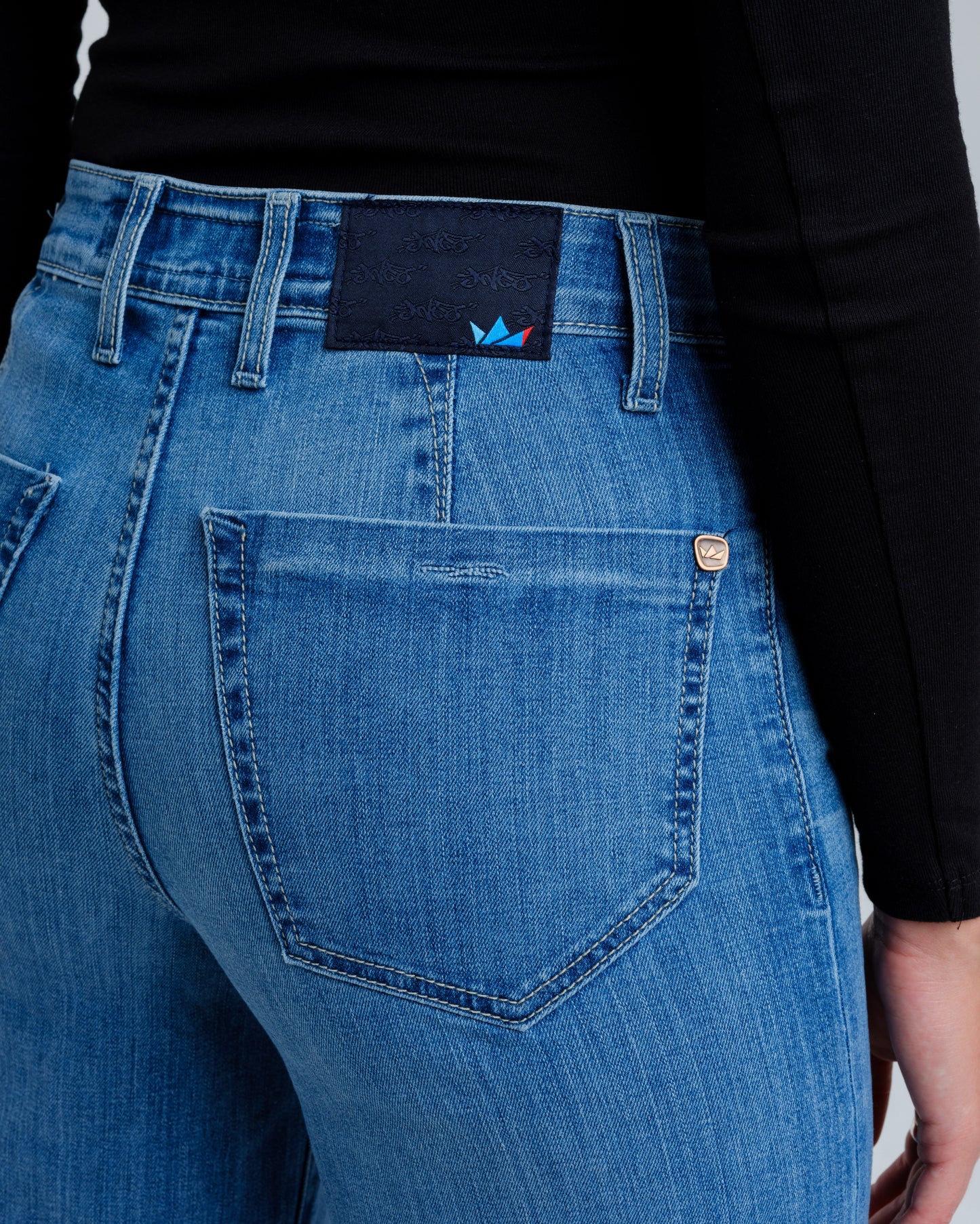 Kyanite. 30". Antique.