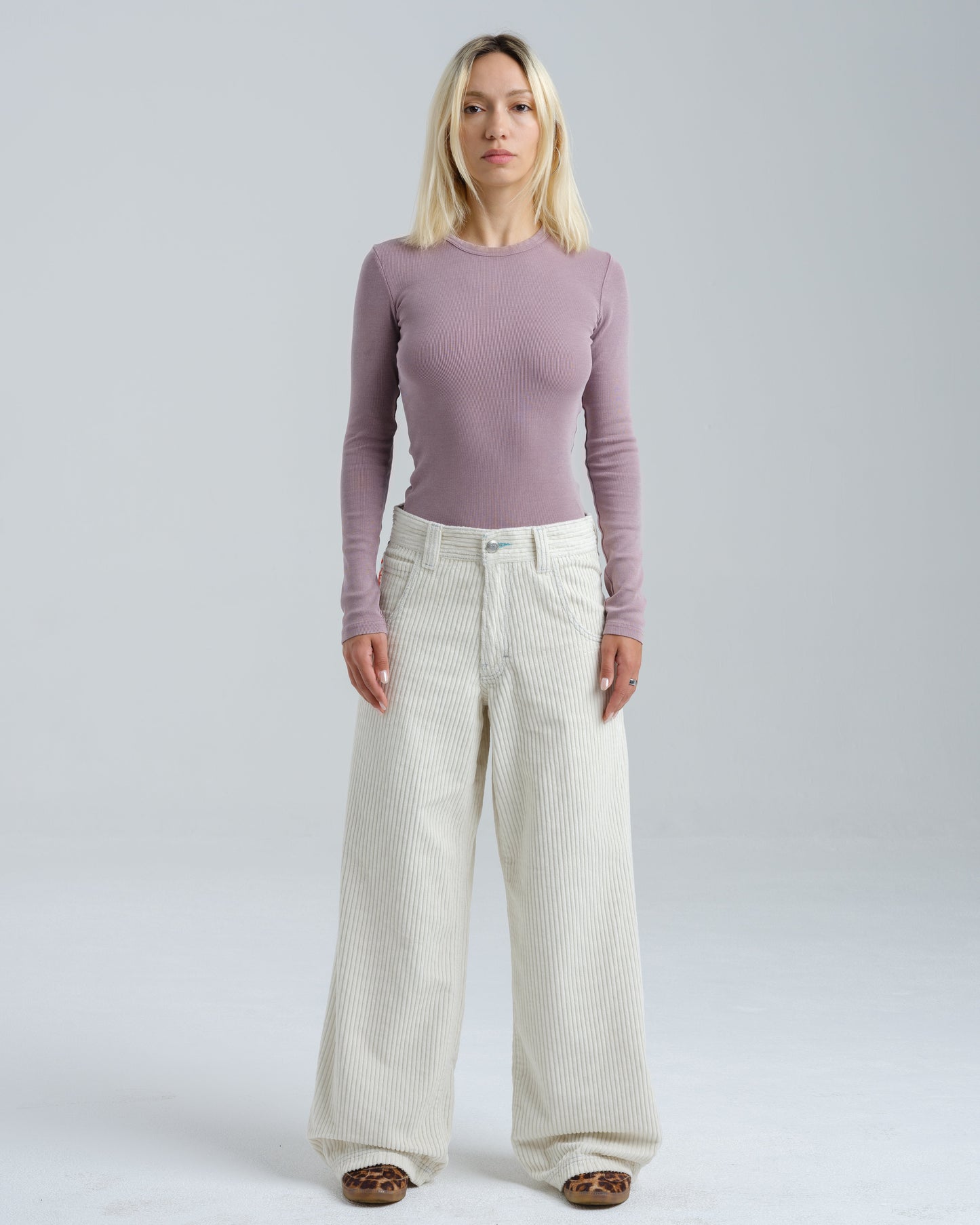 W1179 Easy Wide Pipes. 23". 4 Wale Corduroy. Tofu.