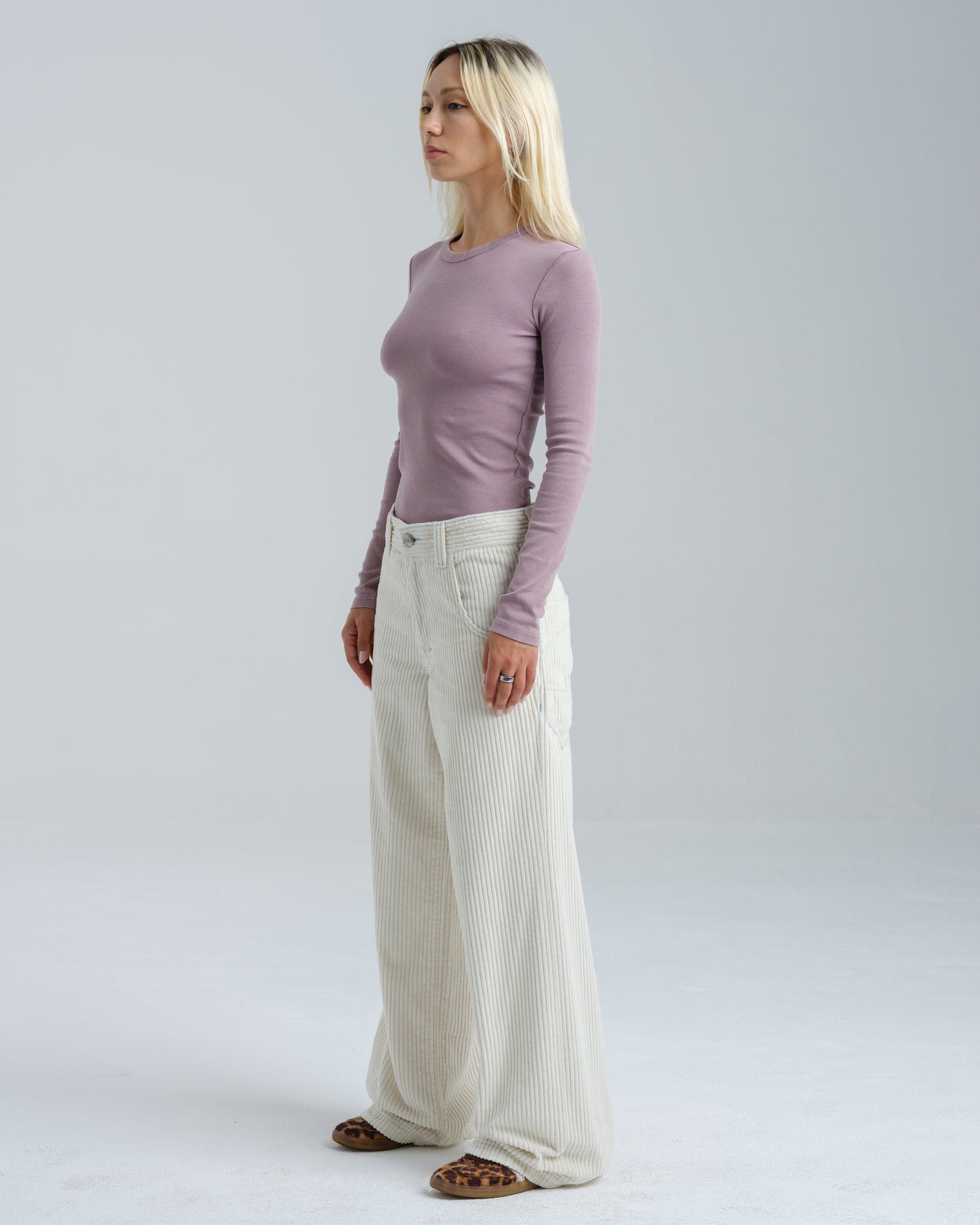 W1179 Easy Wide Pipes. 23". 4 Wale Corduroy. Tofu.