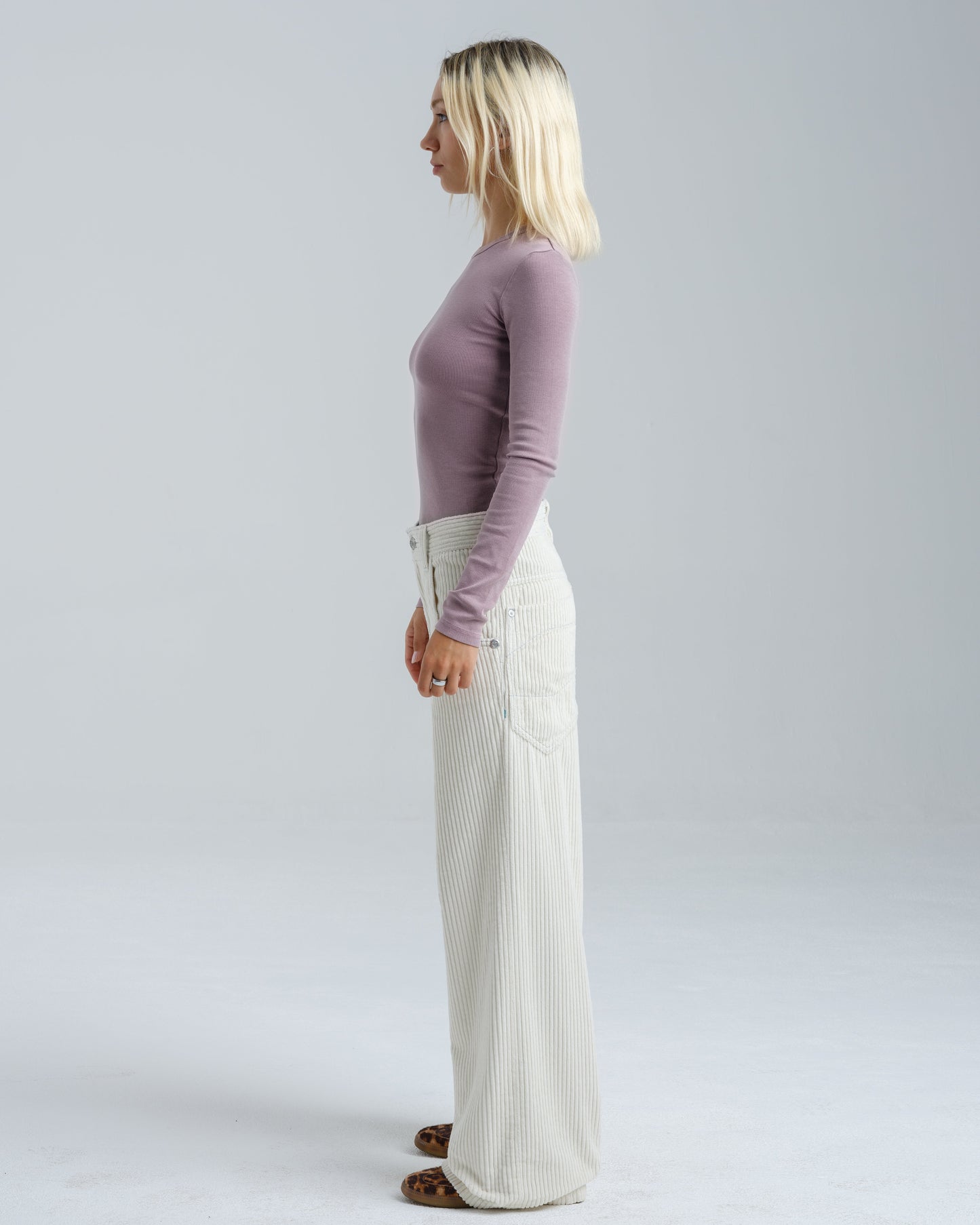 W1179 Easy Wide Pipes. 23". 4 Wale Corduroy. Tofu.