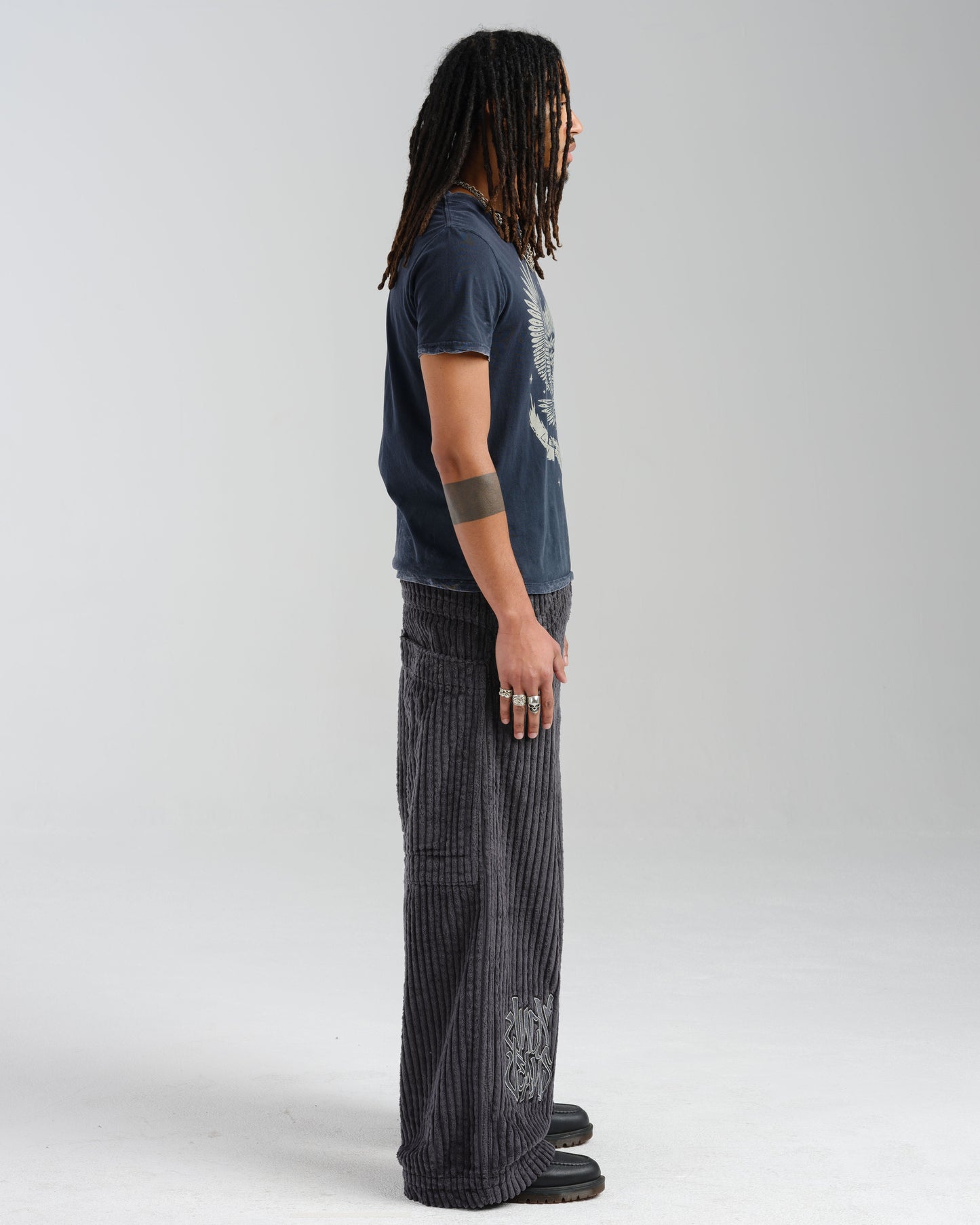 Rollin. 26". 2 Wale Corduroy. Magnet.