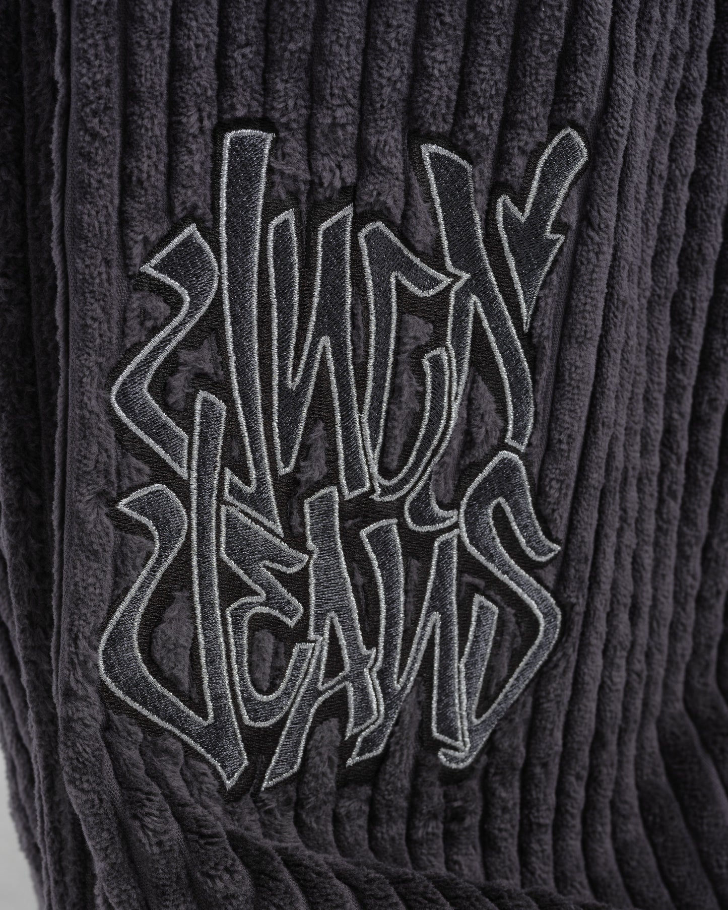 Rollin. 26". 2 Wale Corduroy. Magnet.