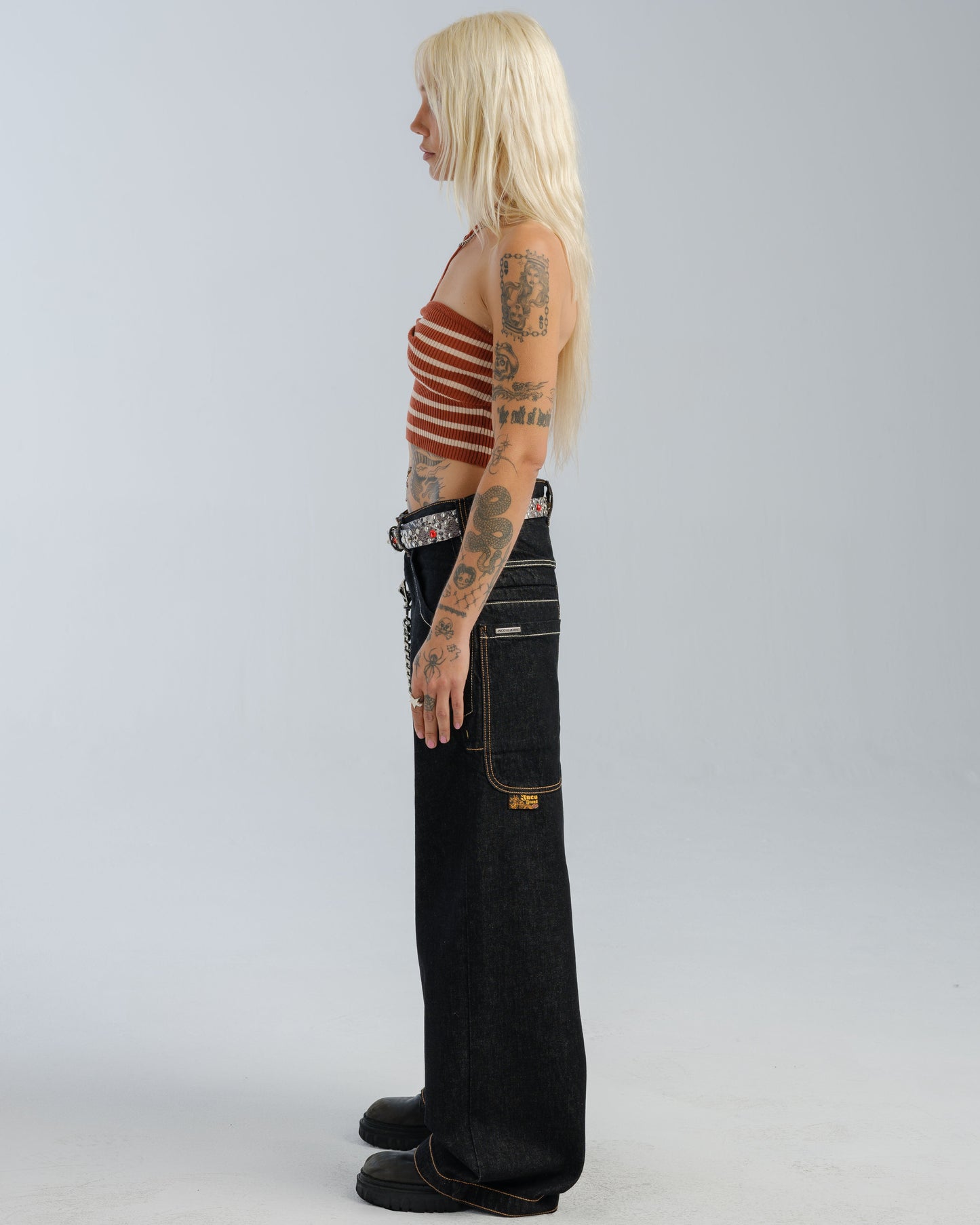 W Royal. 23". Laser Black.