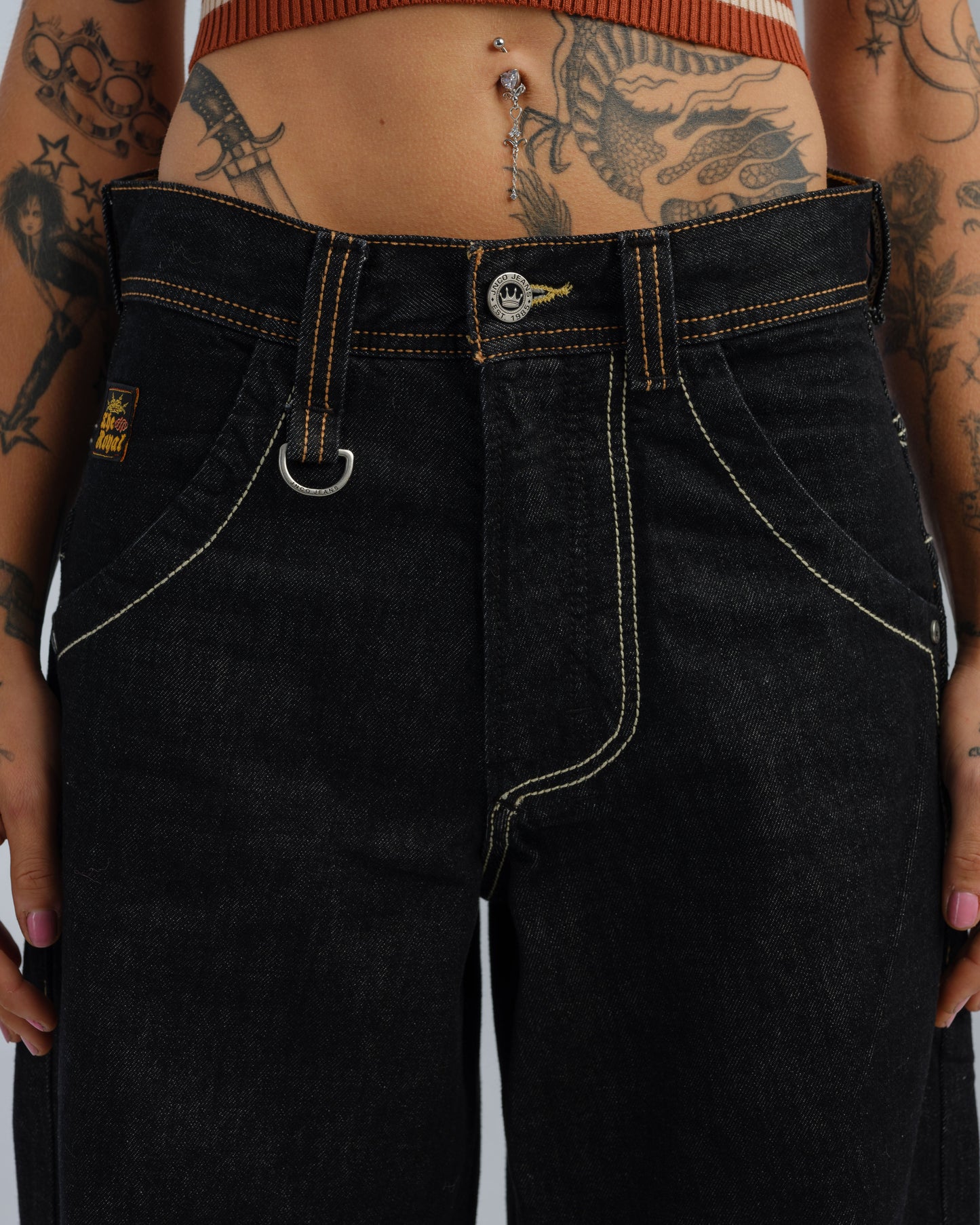 W Royal. 23". Laser Black.