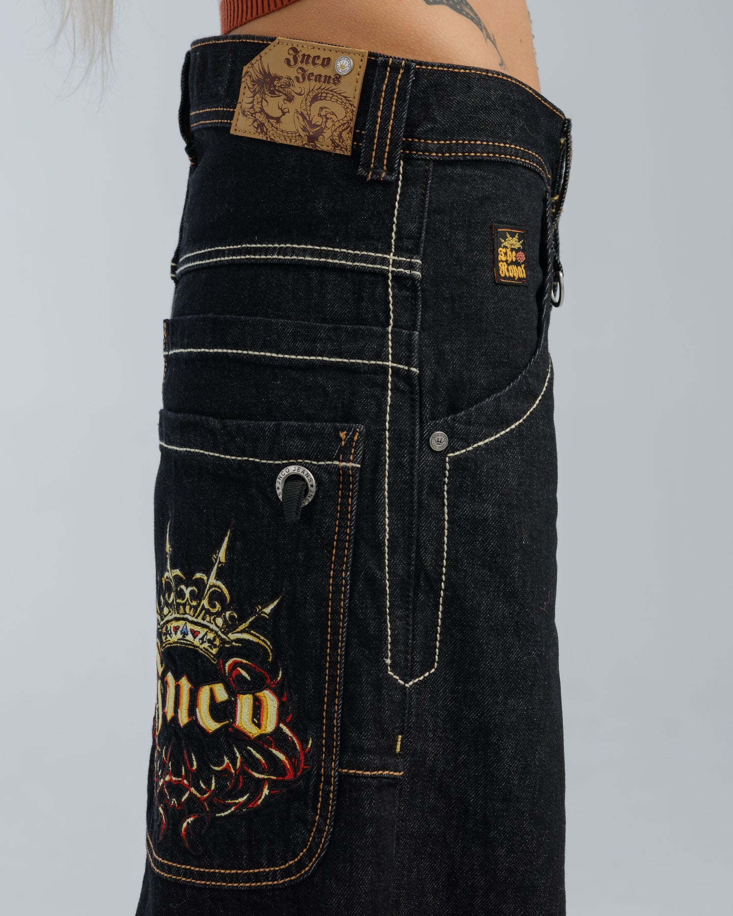 W Royal. 23". Laser Black.