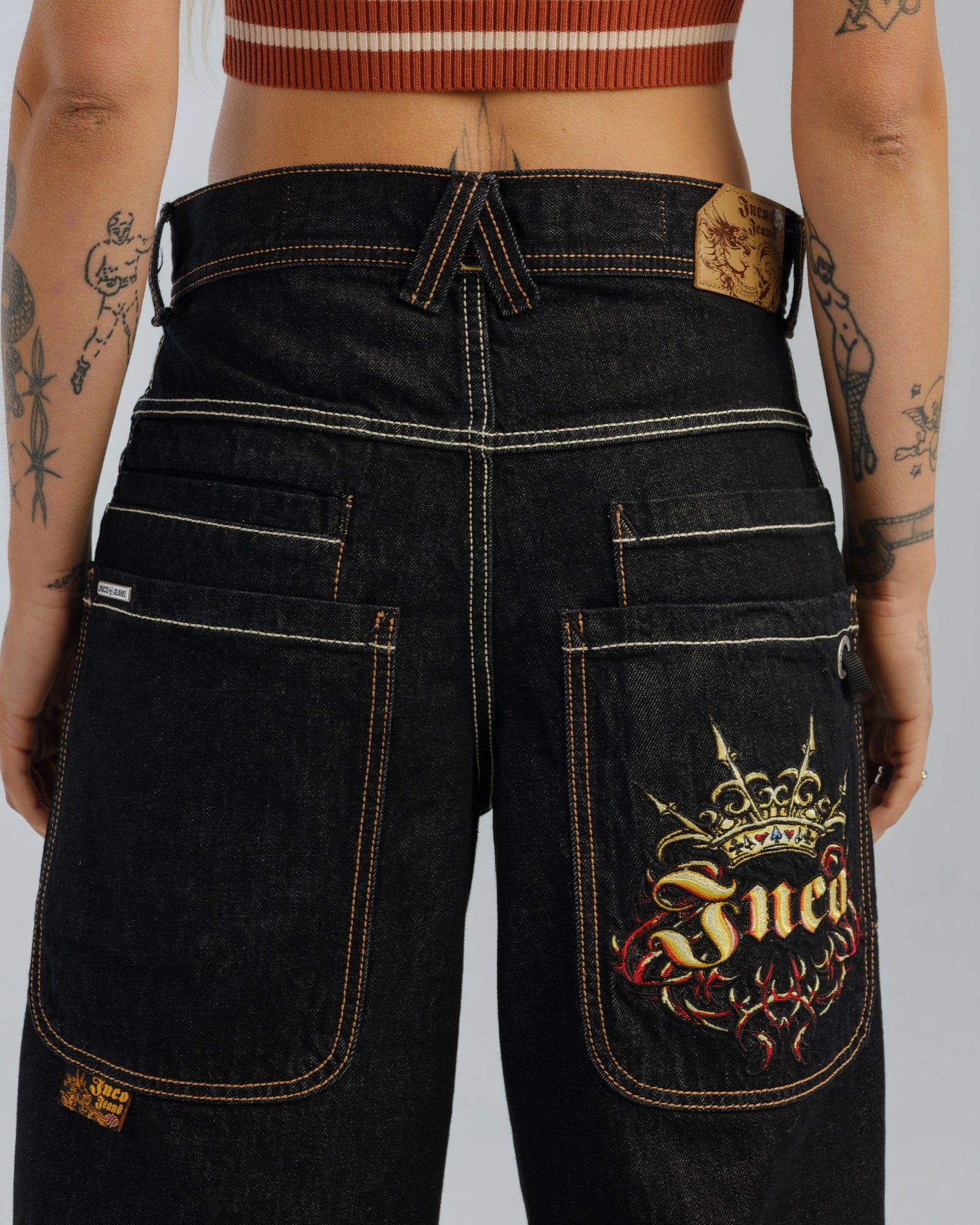 W Royal. 23". Laser Black.