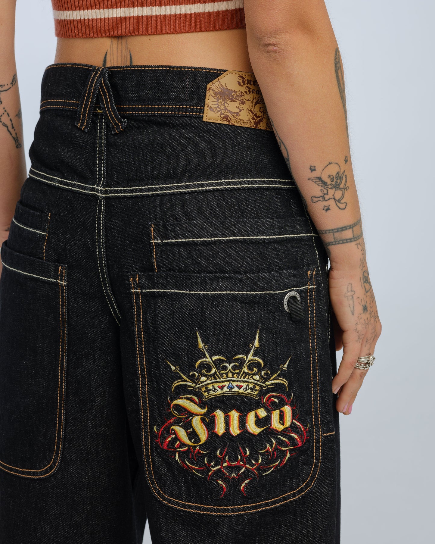 W Royal. 23". Laser Black.