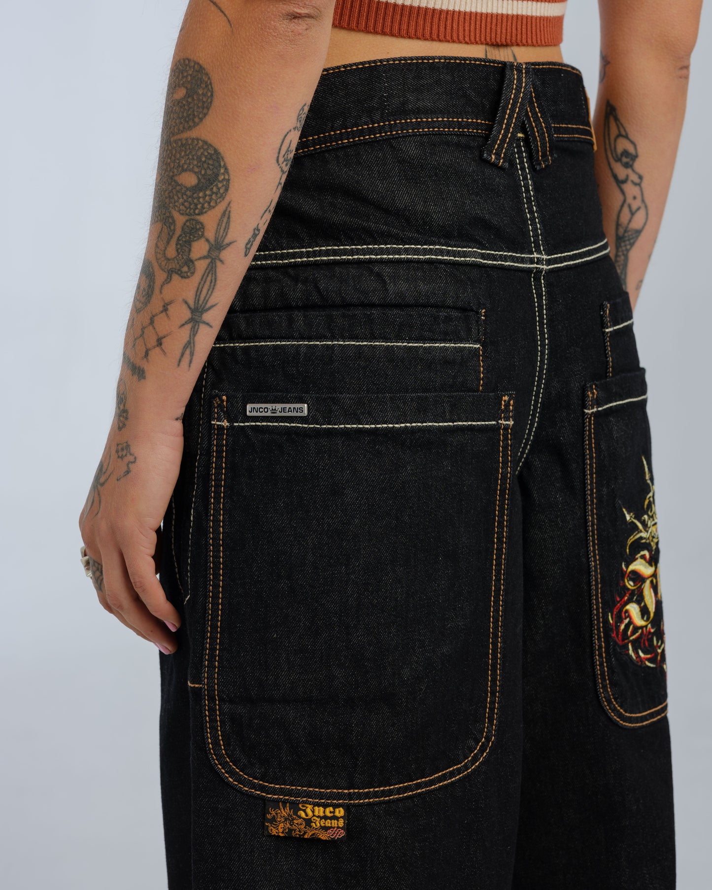 W Royal. 23". Laser Black.