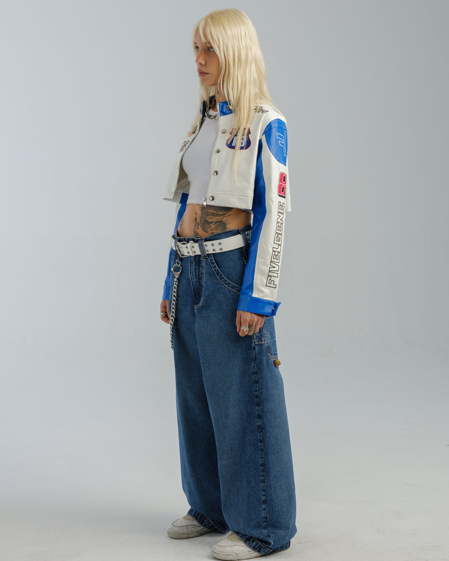 W Royal. 23". Hand-Sand Dark Stone.