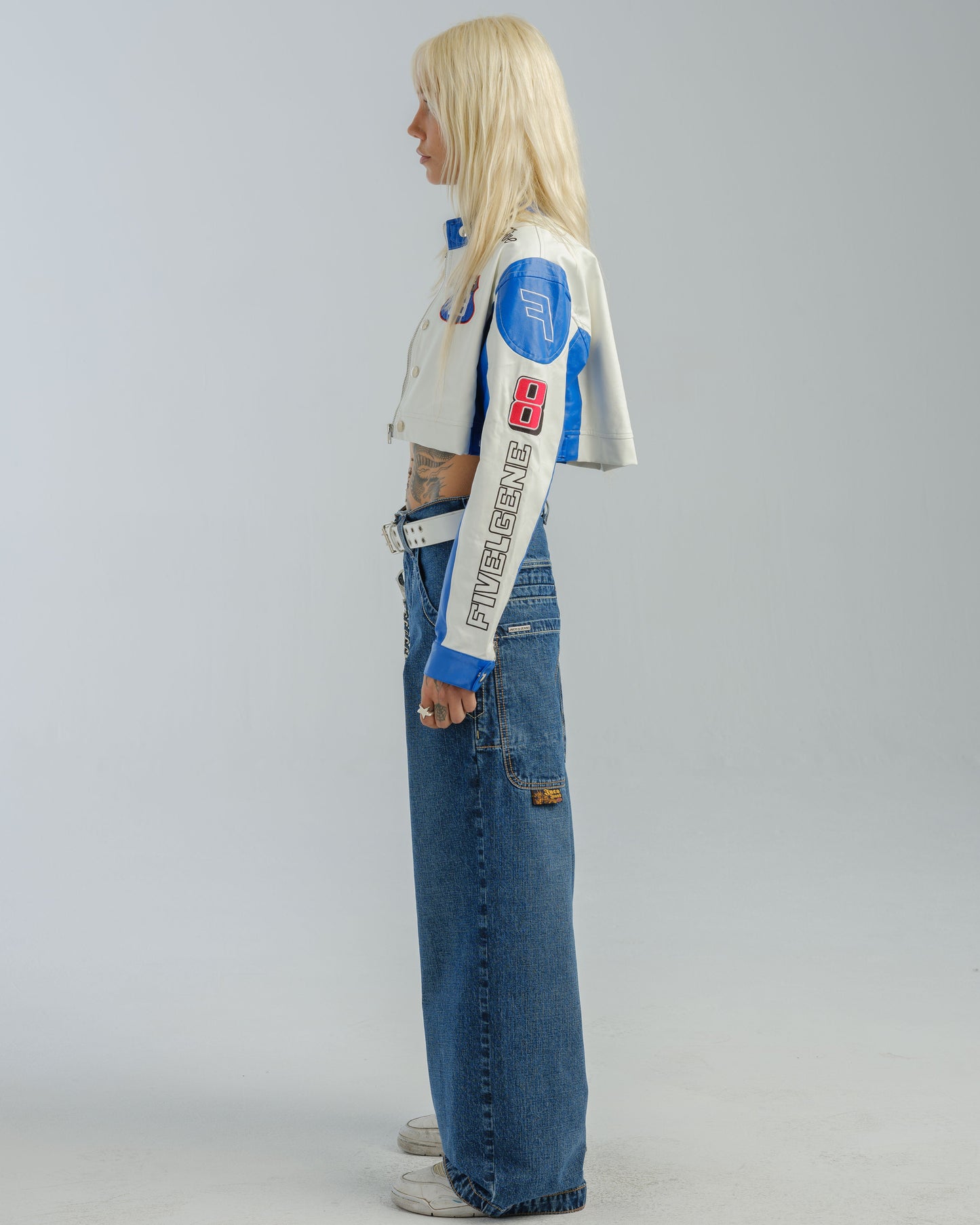 W Royal. 23". Hand-Sand Dark Stone.