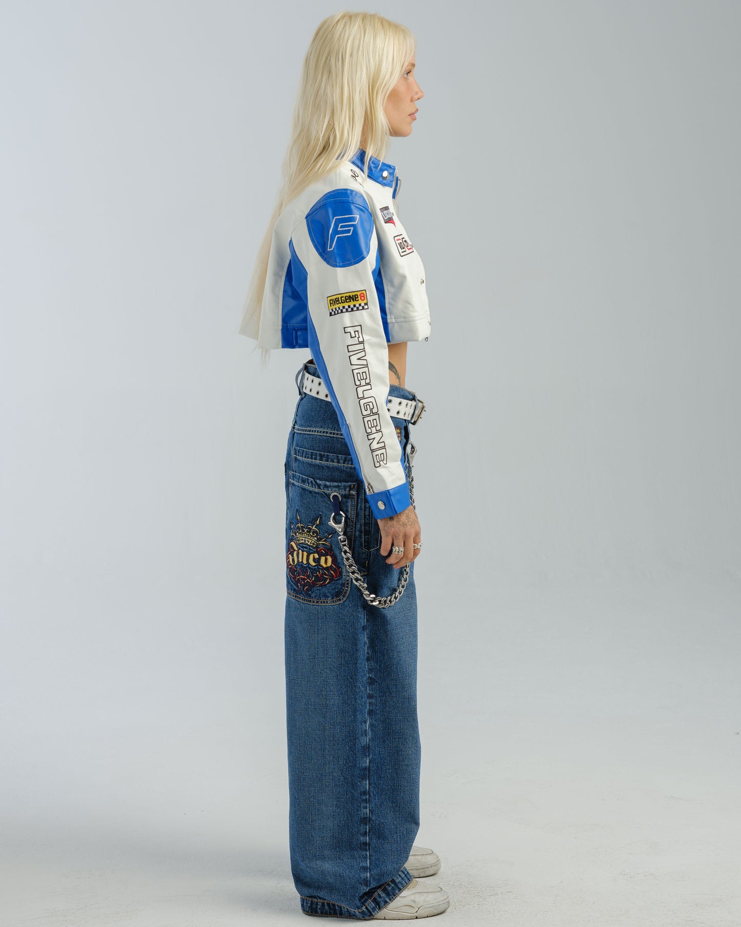 W Royal. 23". Hand-Sand Dark Stone.