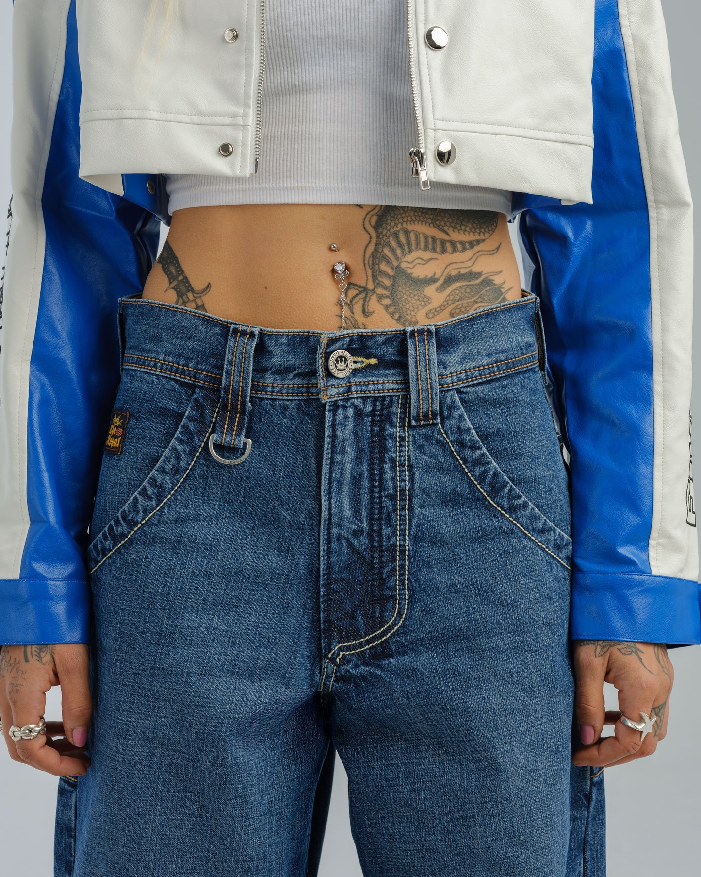 W Royal. 23". Hand-Sand Dark Stone.