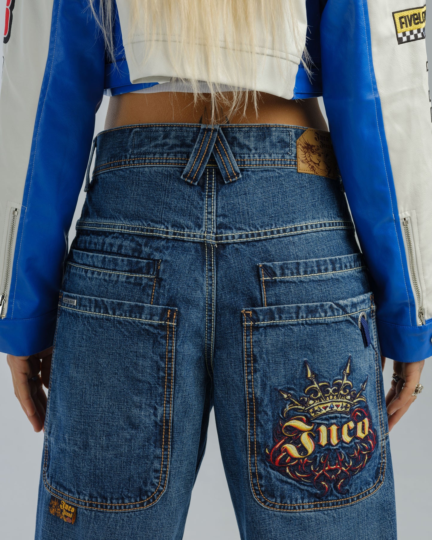 W Royal. 23". Hand-Sand Dark Stone.