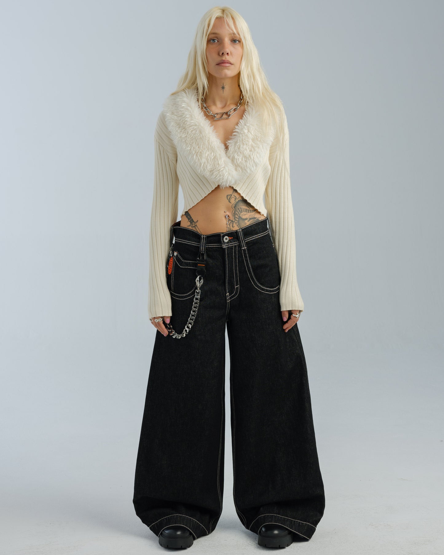 W Wide Load. 30". Laser Black.