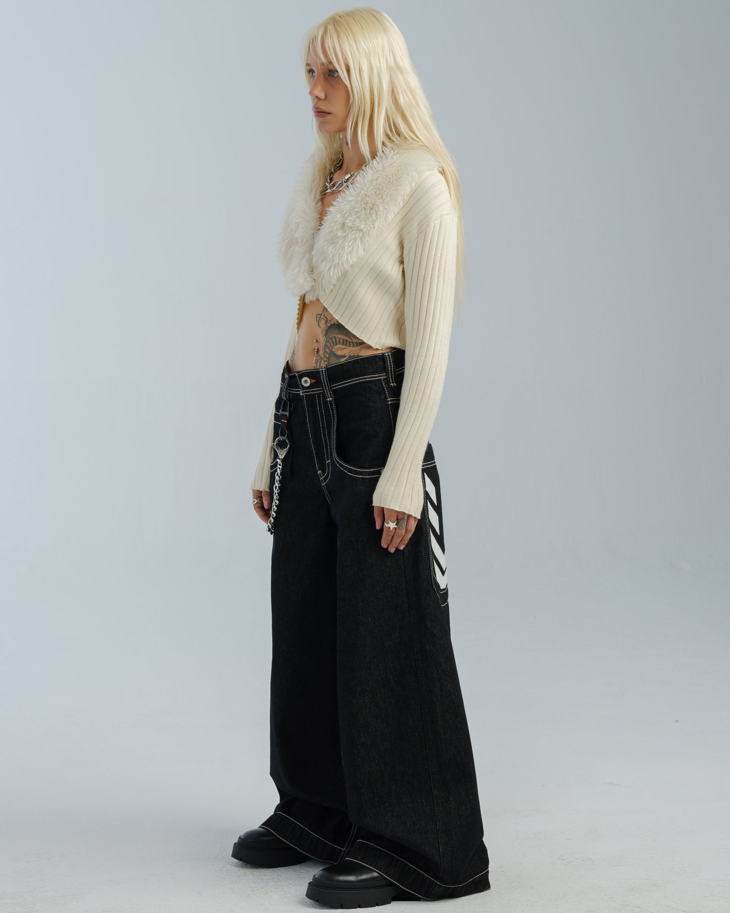 W Wide Load. 30". Laser Black.