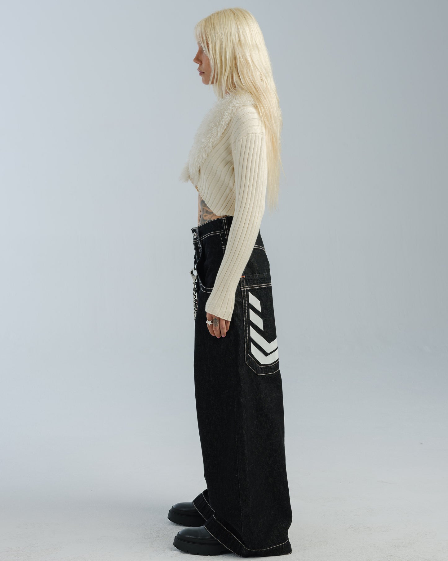 W Wide Load. 30". Laser Black.