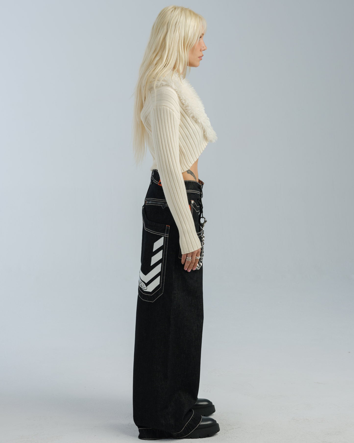 W Wide Load. 30". Laser Black.